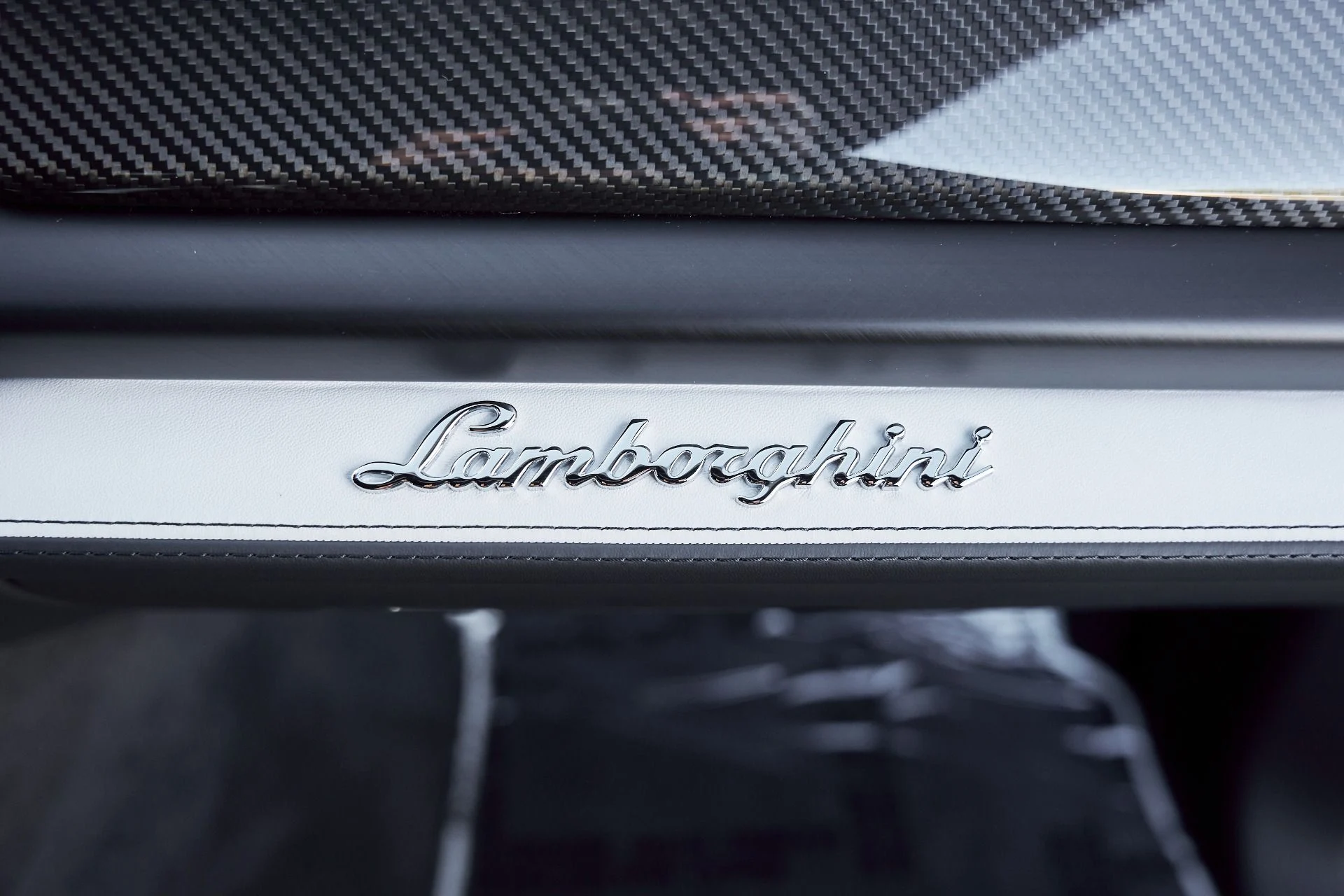 mph039_3277979539_Used_2025_Lamborghini_Urus_SE_1767720883_c956584d1f