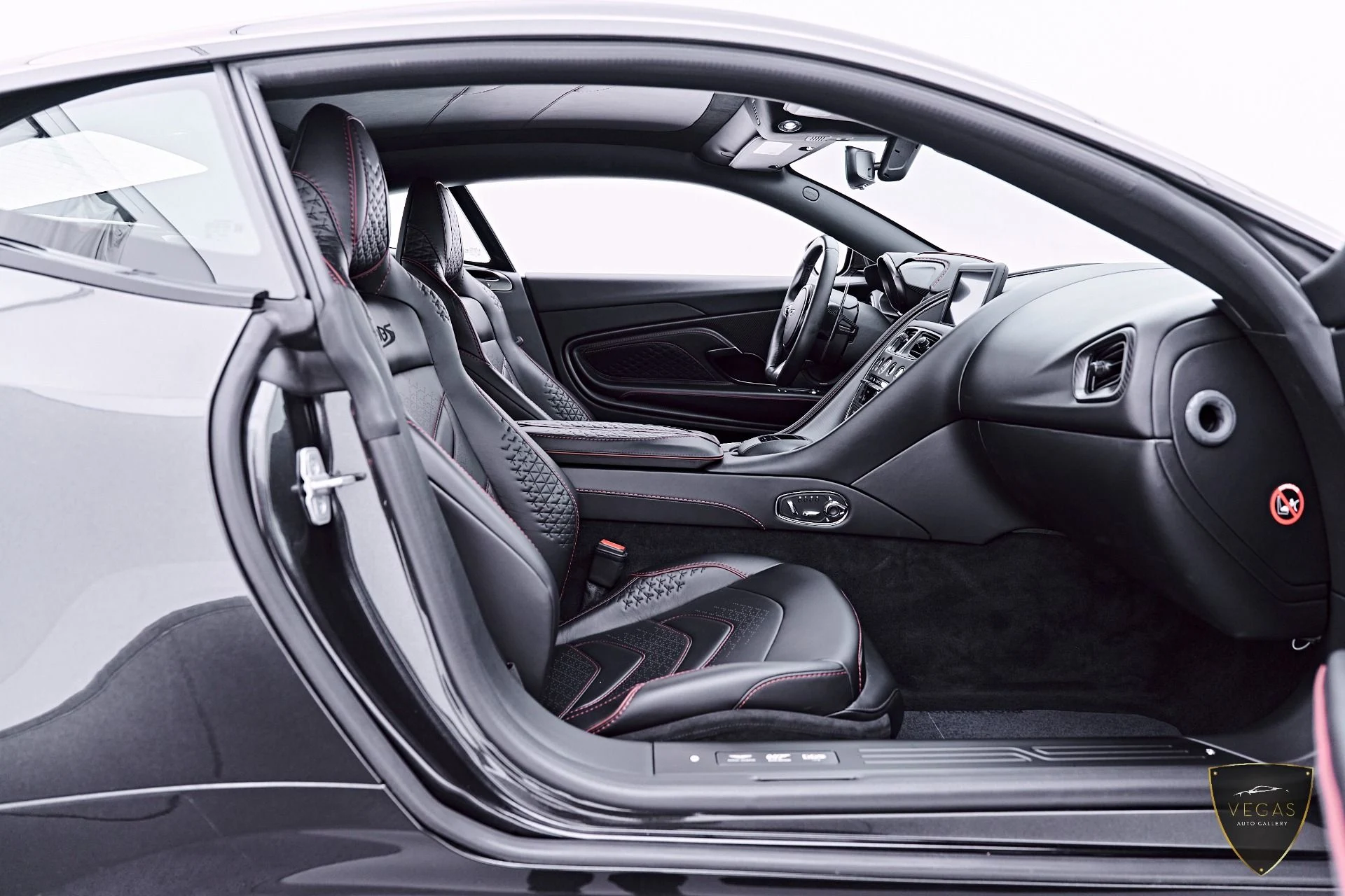 mph039_3278313438_Used_2021_Aston_Martin_DBS_Superleggera_1785181534_f95ce22220