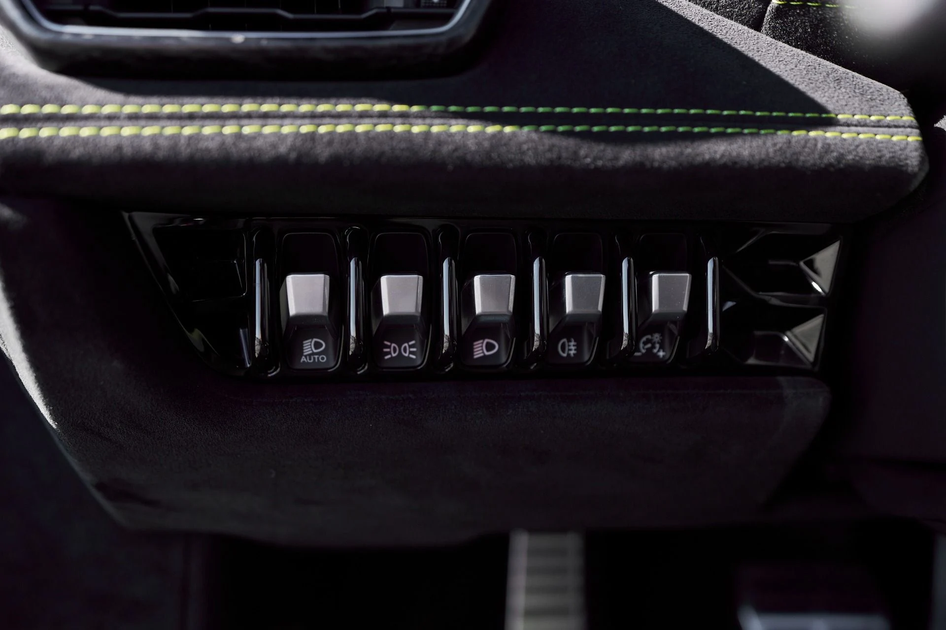 mph039_3305502090_Used_2019_Lamborghini_Huracan_Performante_Spyder_1764058307_2cdd4dd65b