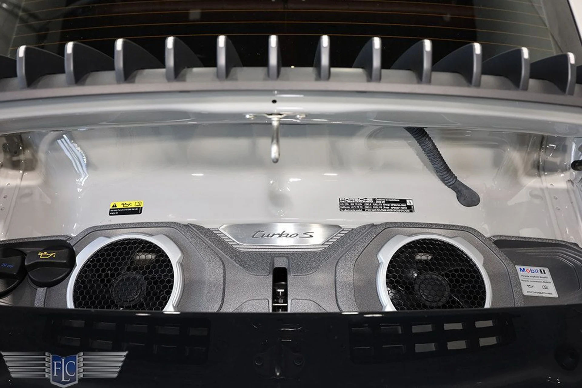 mph039_3329658544_used_2022_porsche_911_turboscoupe_9689_22838871_40_1024_5eff986308