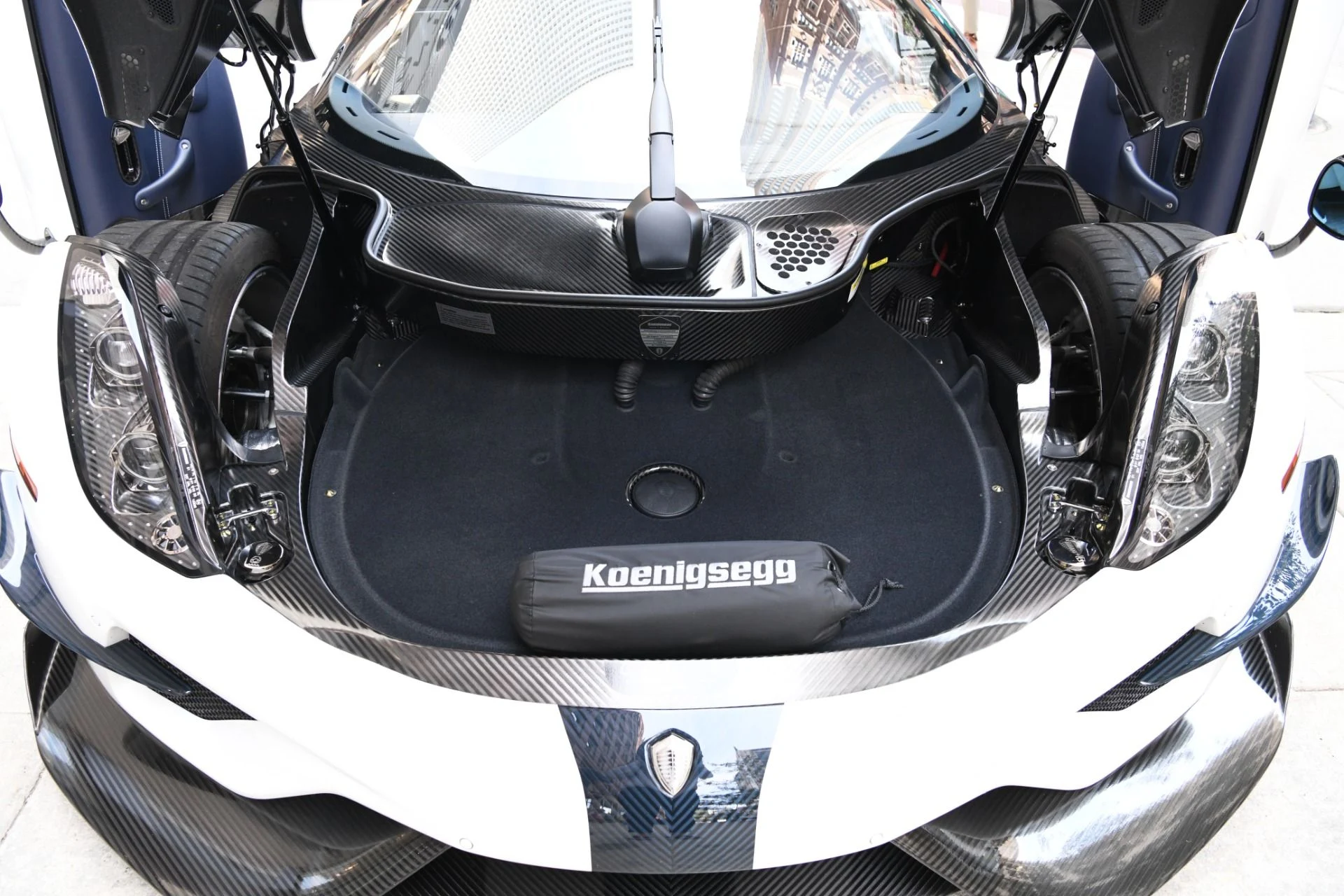 mph039_3339789761_10195_p41_l_4dca7a7224