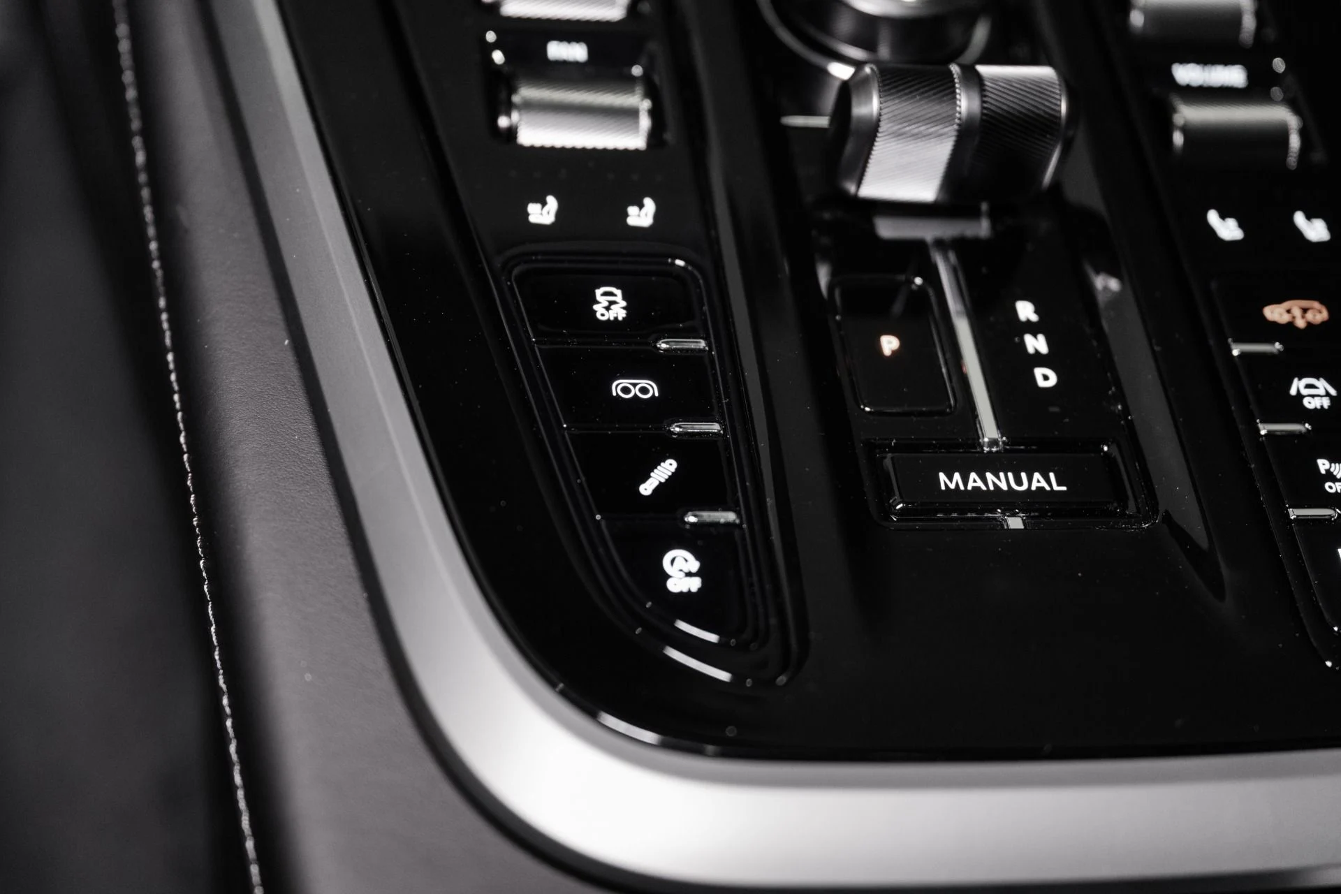 mph039_3341863059_New_2026_Aston_Martin_DBX_707_1765217762_2a40ed9bce