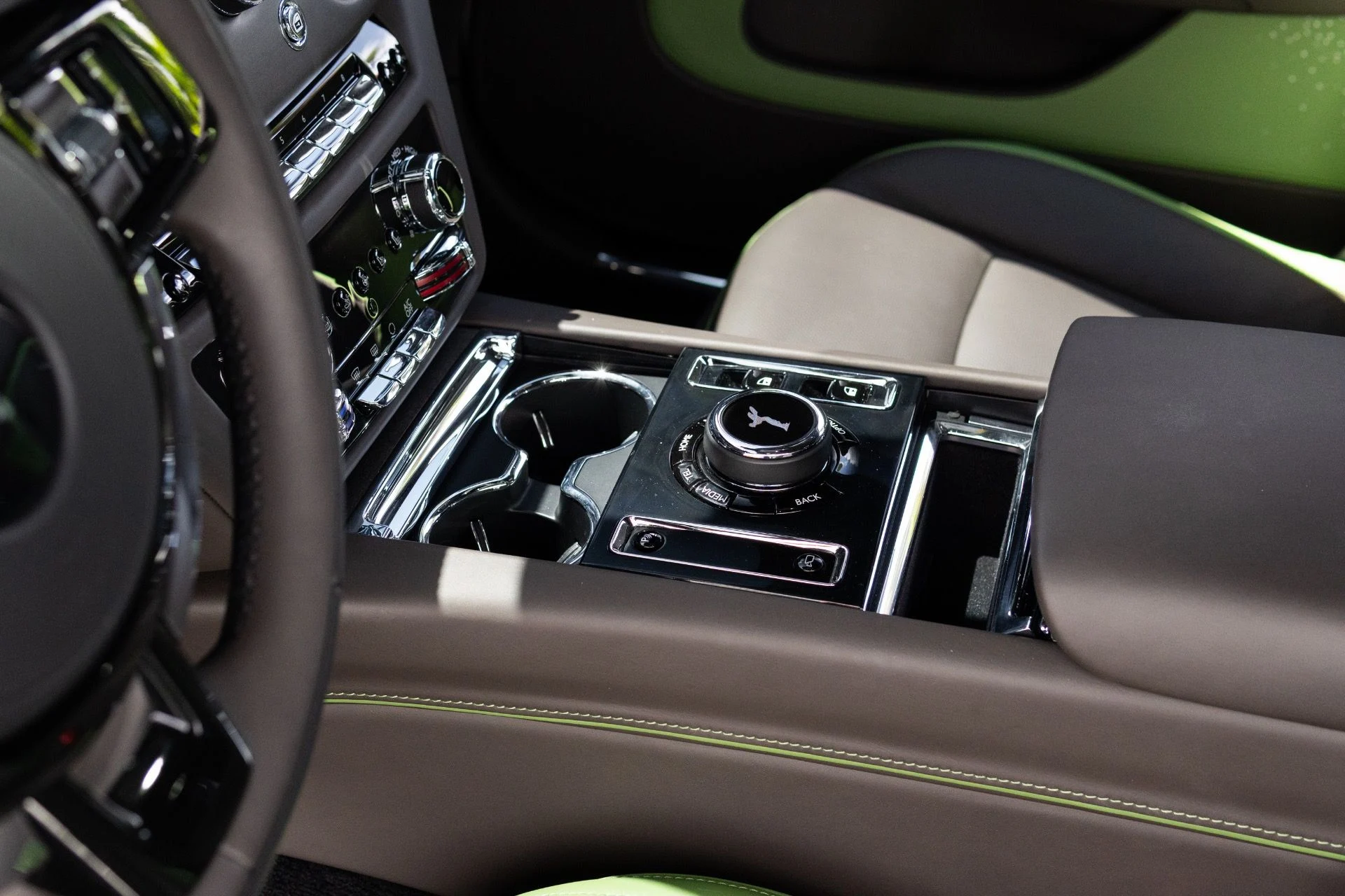 mph039_3343342422_Used_2024_Rolls_Royce_Spectre_1775023108_585fb4e5e1