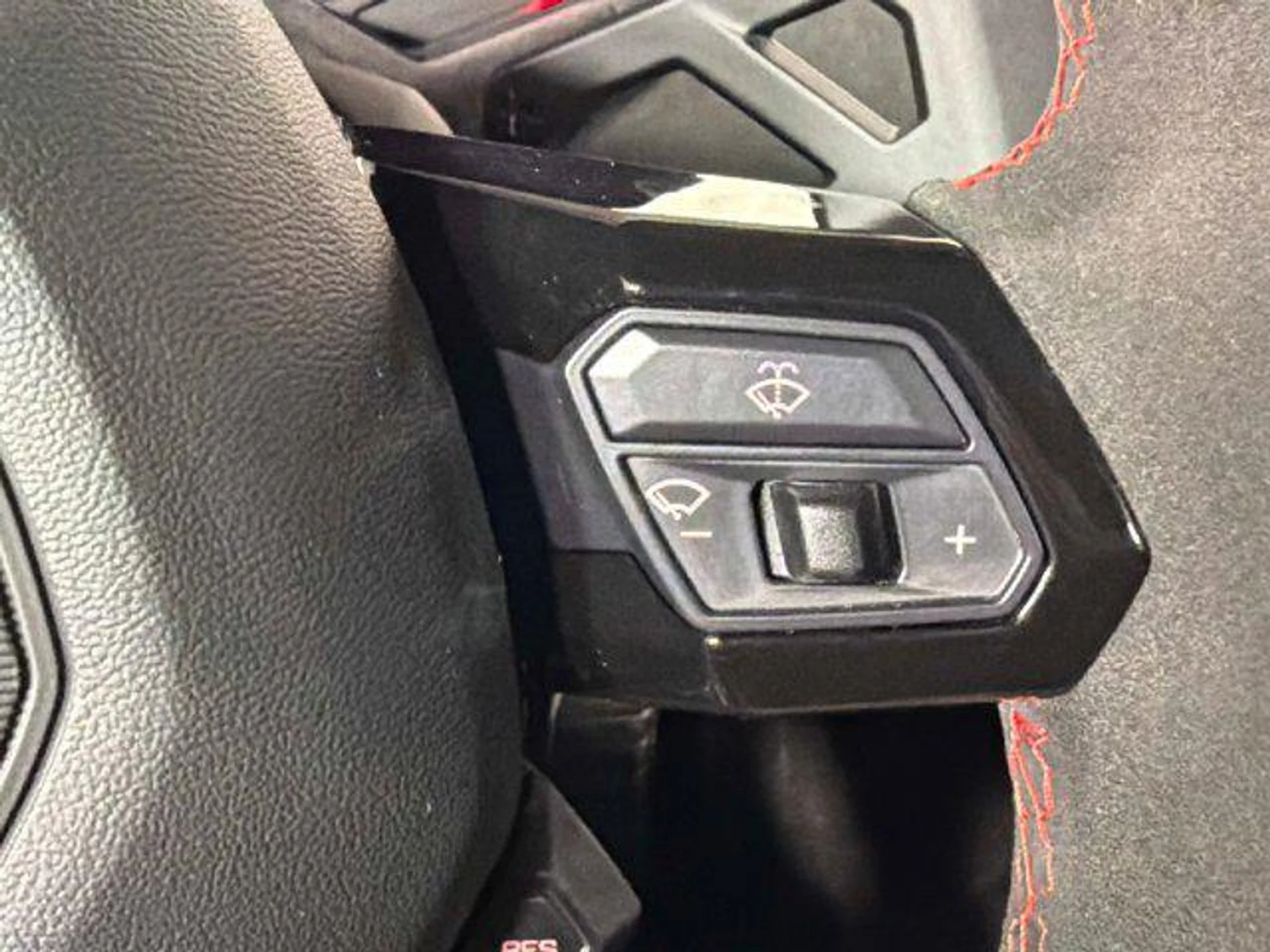 mph039_334351205_MT_3x0_Tt4ihtnhml7_Yxz_A7_L39_XI_0_e9e76f0a3a