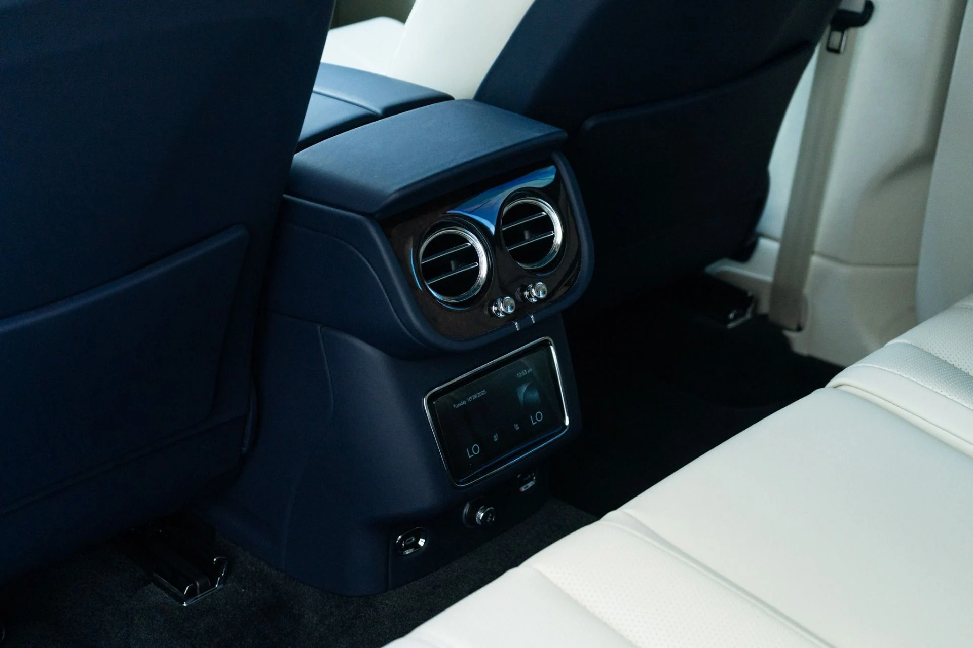 mph039_3345074428_Used_2024_Bentley_Bentayga_V8_1761672305_157a72862a