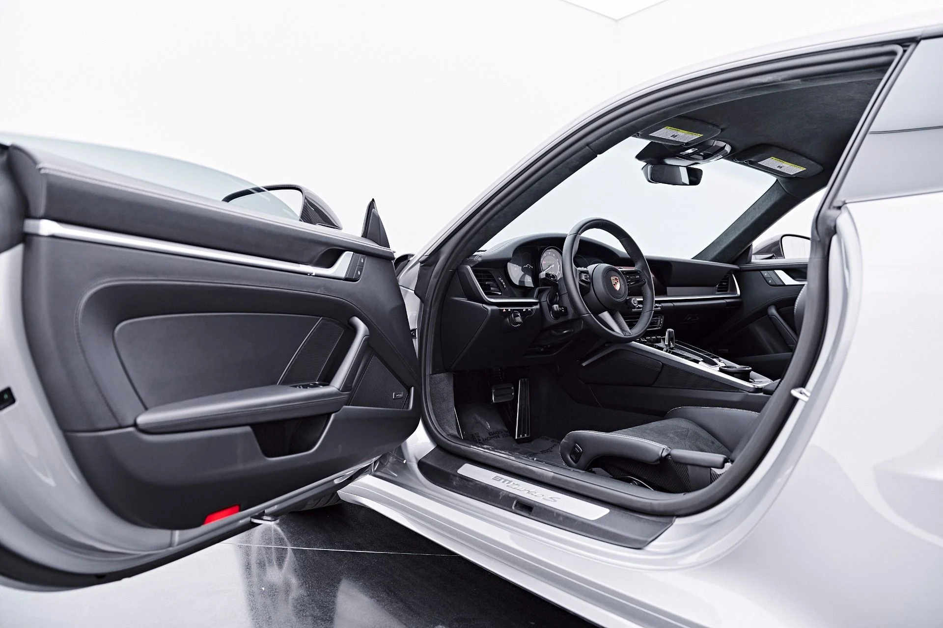 mph039_3348471520_Used_2025_Porsche_911_Turbo_S_1785539163_41921c9d92