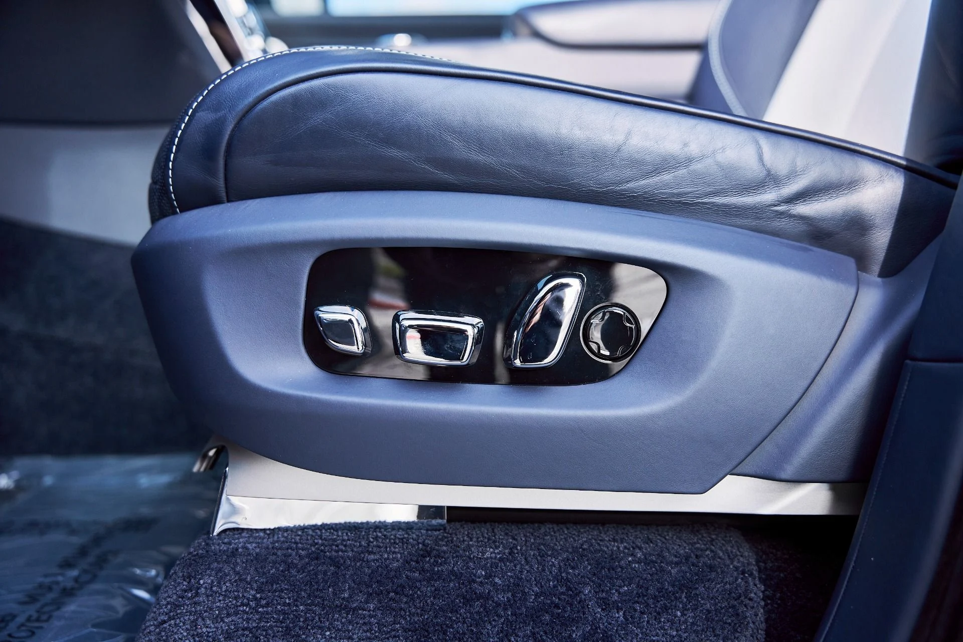 mph039_3352065607_Used_2022_Rolls_Royce_Cullinan_Base_1767400103_aefd4de690