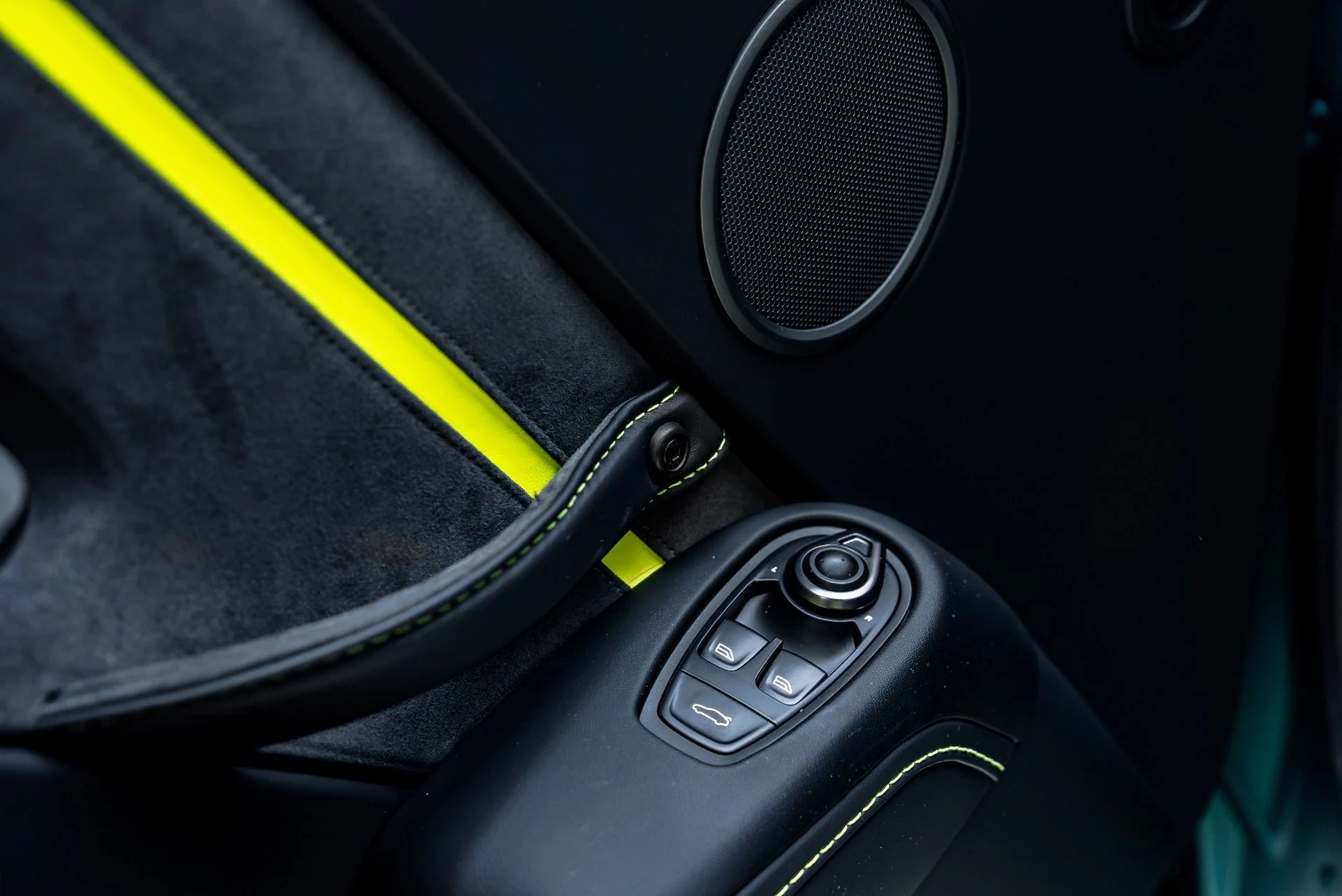 mph039_3352799239_Used_2023_Aston_Martin_Vantage_F1_Edition_1783661207_5bfd5d9b5a