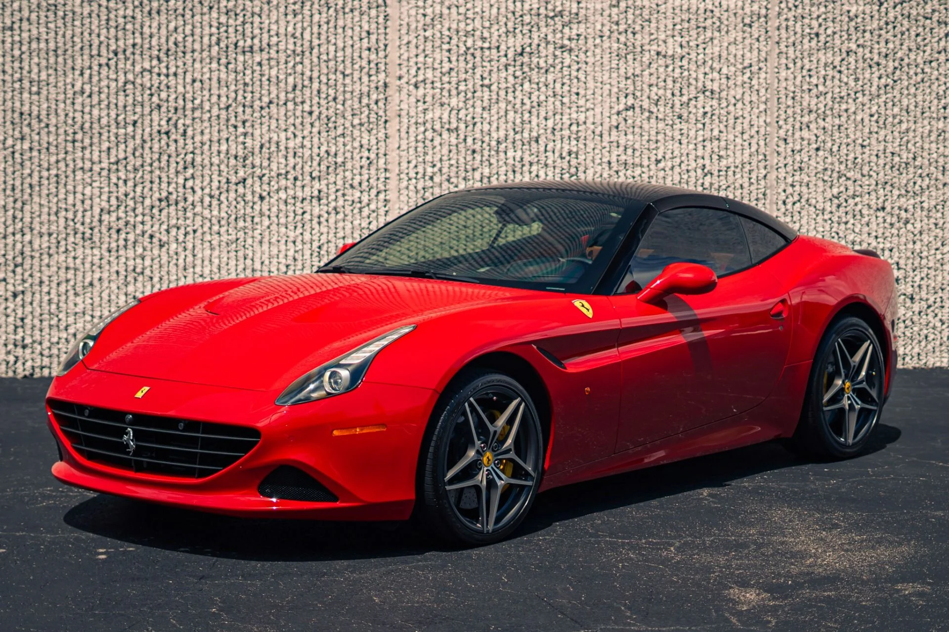 mph039_3377903429_Used_2016_Ferrari_California_T_1777481400_3d3d569995