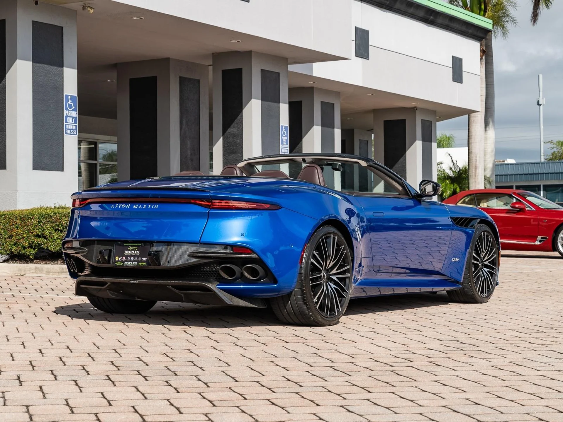 mph039_3386633064_Used_2020_Aston_Martin_DBS_Superleggera_1761685636_6517e8482e