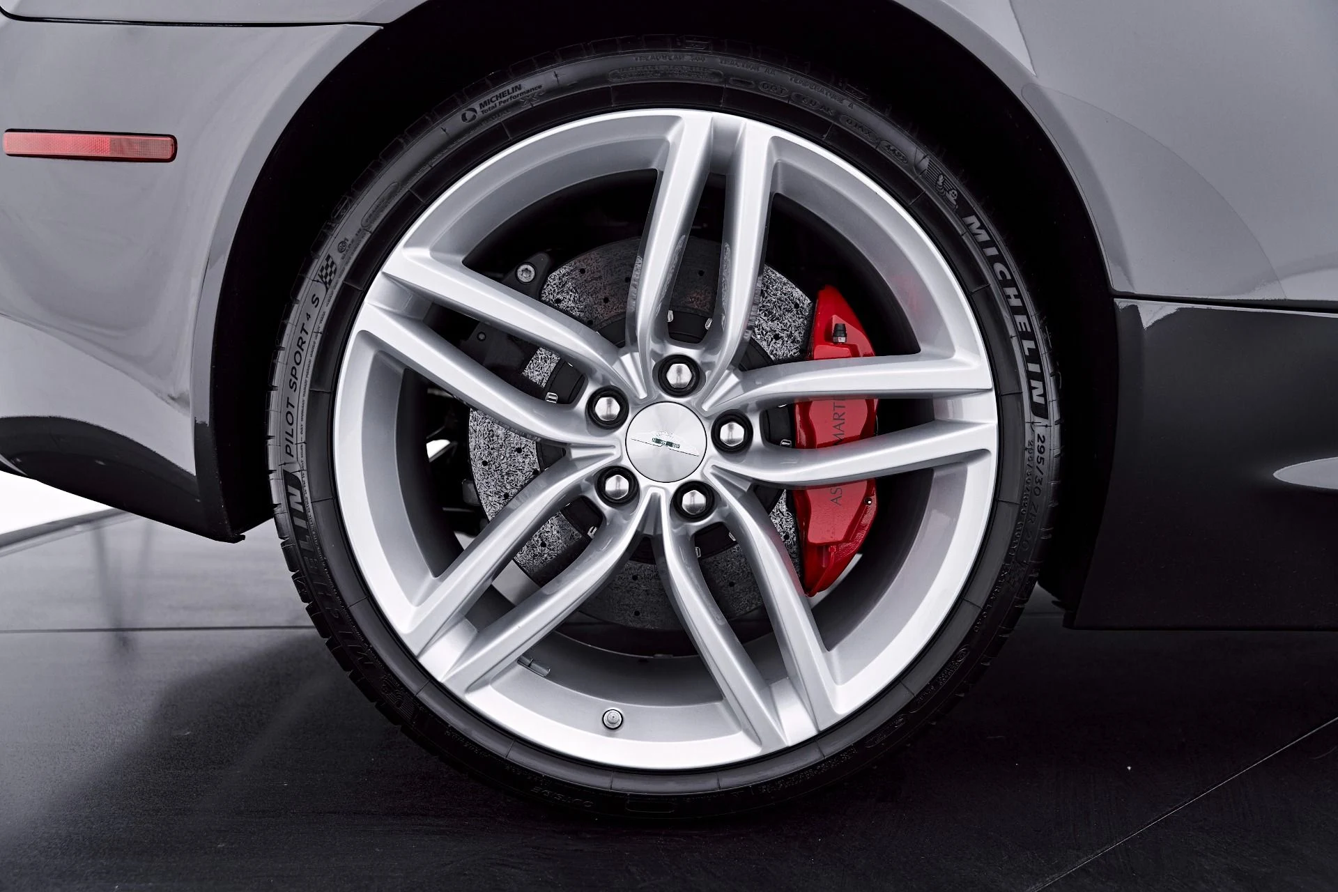 mph039_3388747000_Used_2014_Aston_Martin_DB_9_Base_1780969064_bfe1ca7bfe