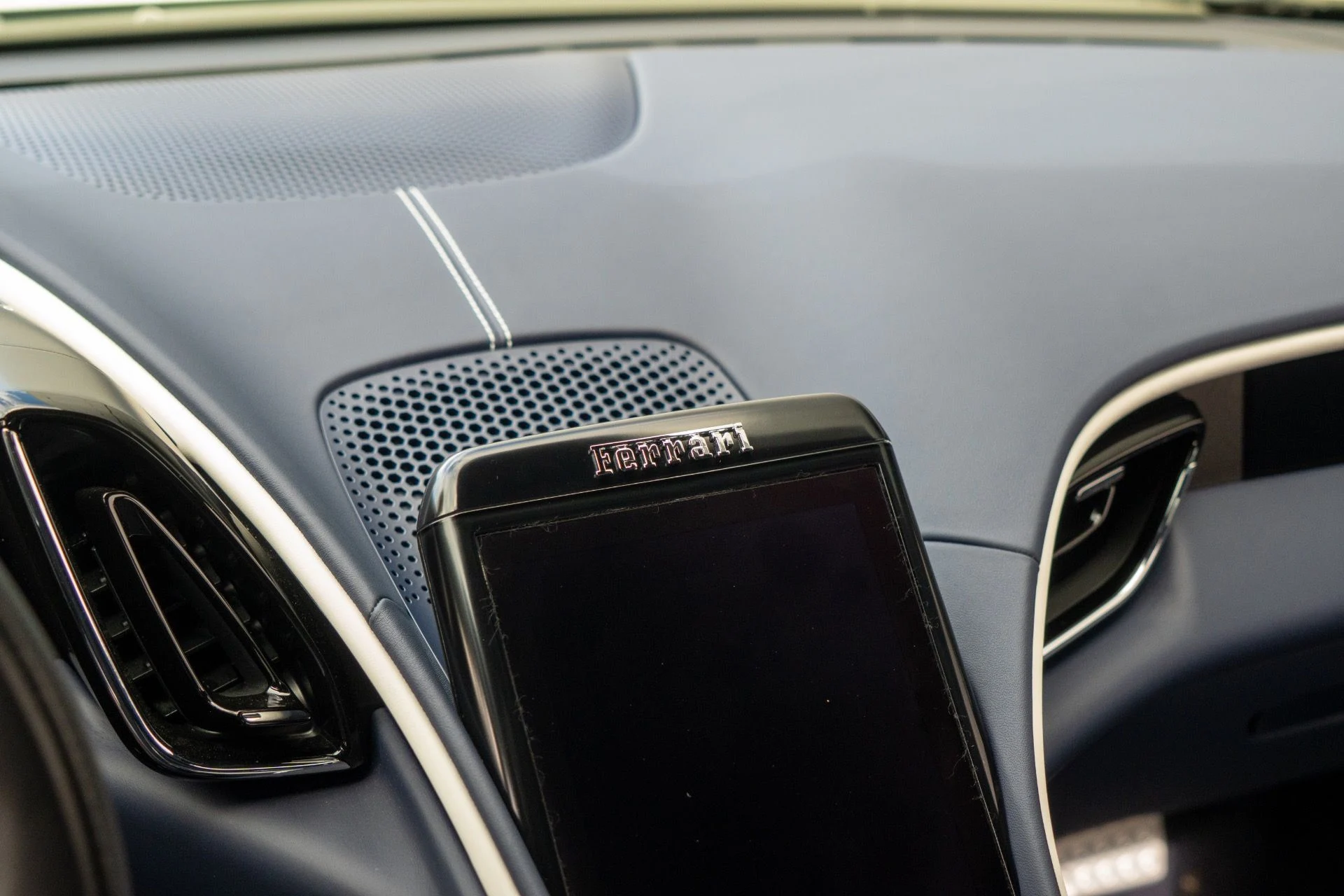 mph039_3390572717_Used_2022_Ferrari_Roma_1764790245_d25205c8c4