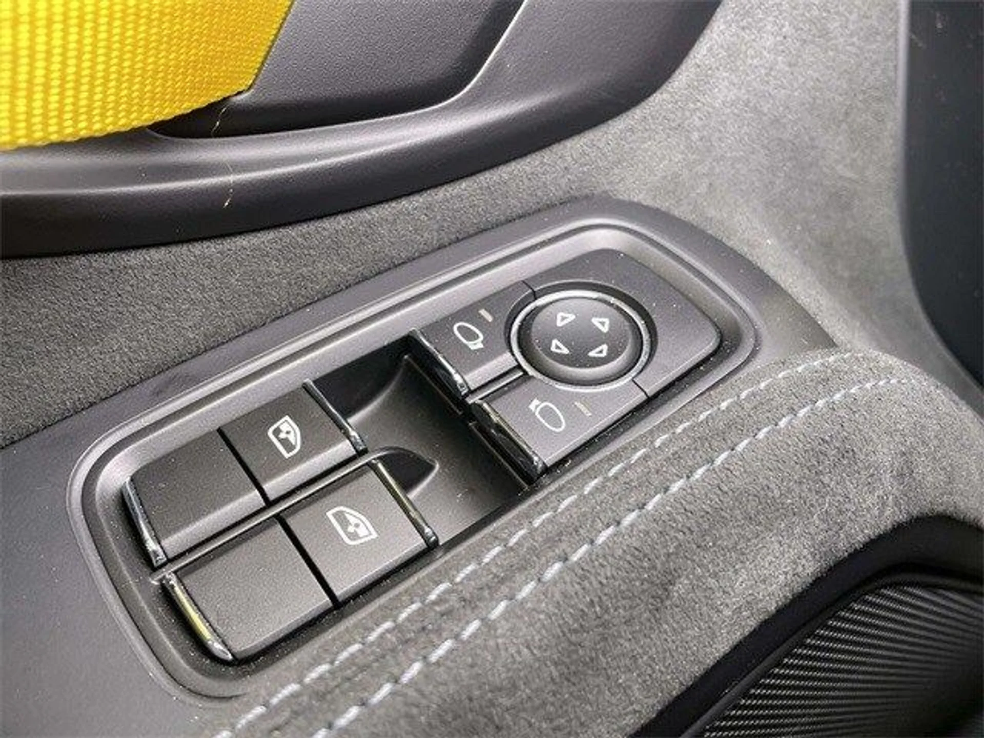 mph039_3396891851_f150d71077e4233067832302f00dc9f9x_067df2971b