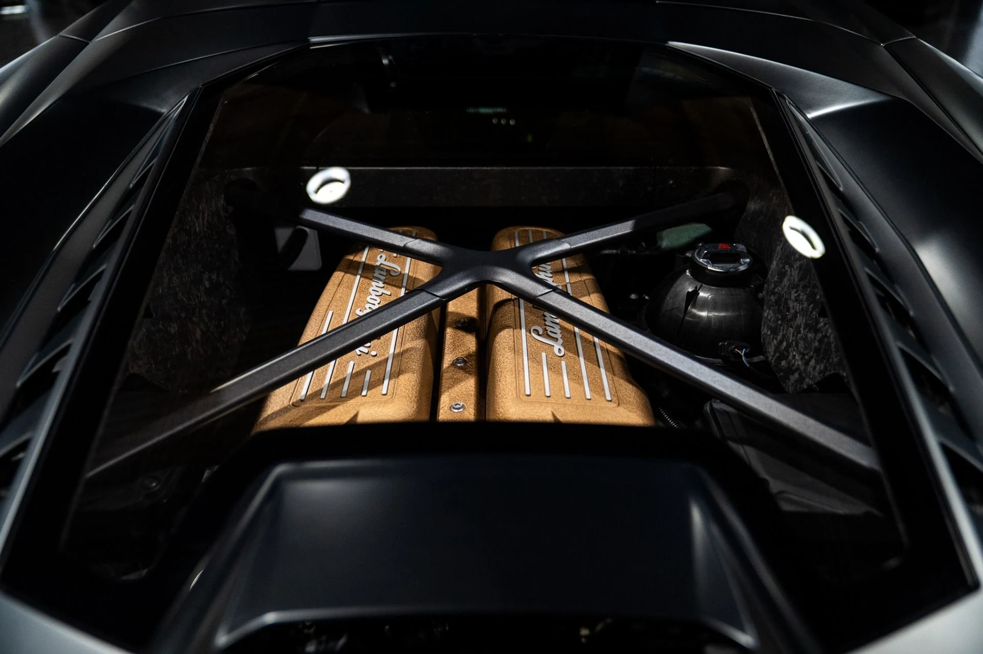 mph039_3407172243_Used_2018_Lamborghini_Huracan_LP_640_4_Performante_Ad_Personam_Paint_and_Interior_Massive_Sticker_1769147980_18da4d87eb