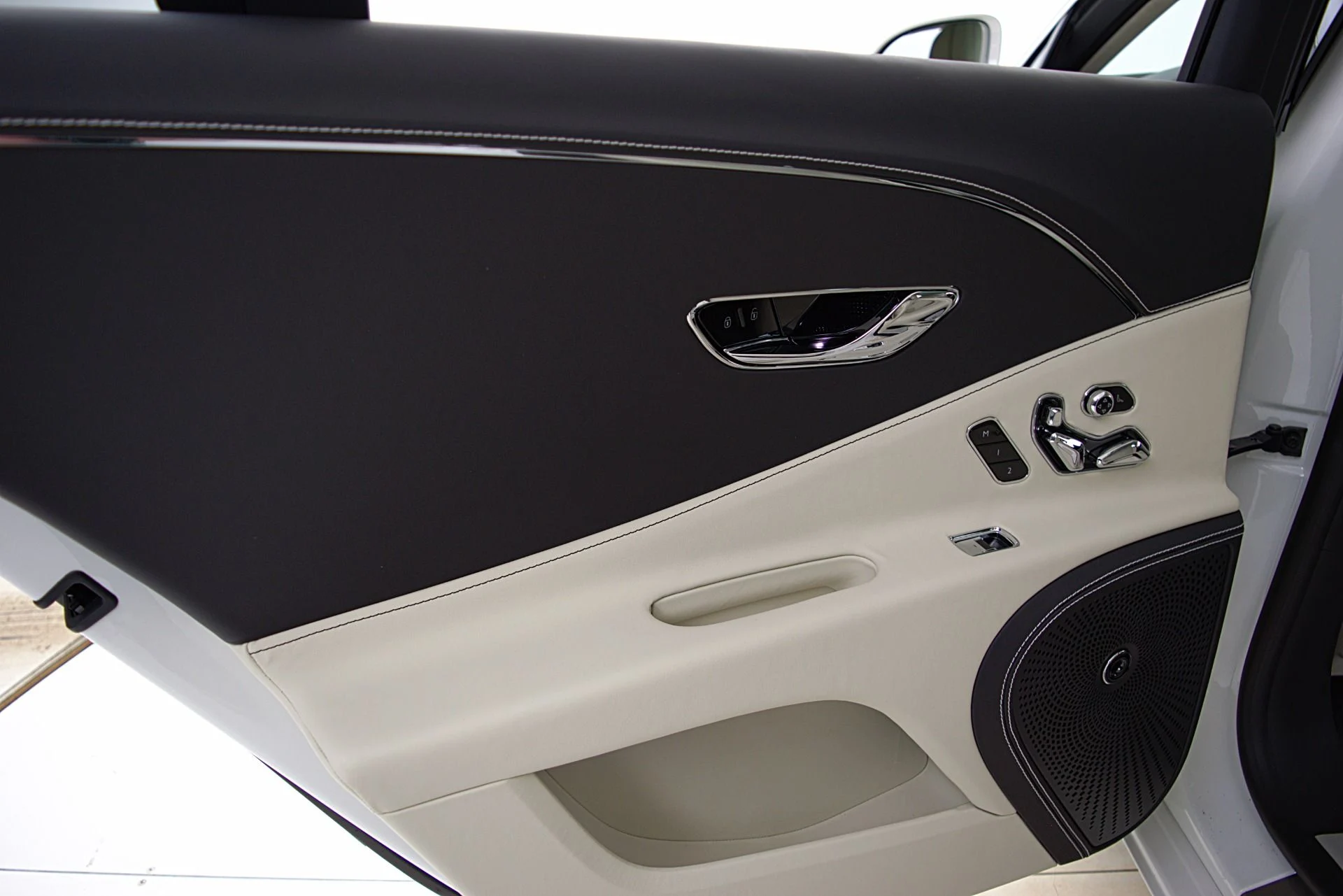 mph039_3417388351_Used_2023_Bentley_Flying_Spur_Hybrid_V6_LEASE_OPTIONS_AVAILABLE_1ed4794cbf