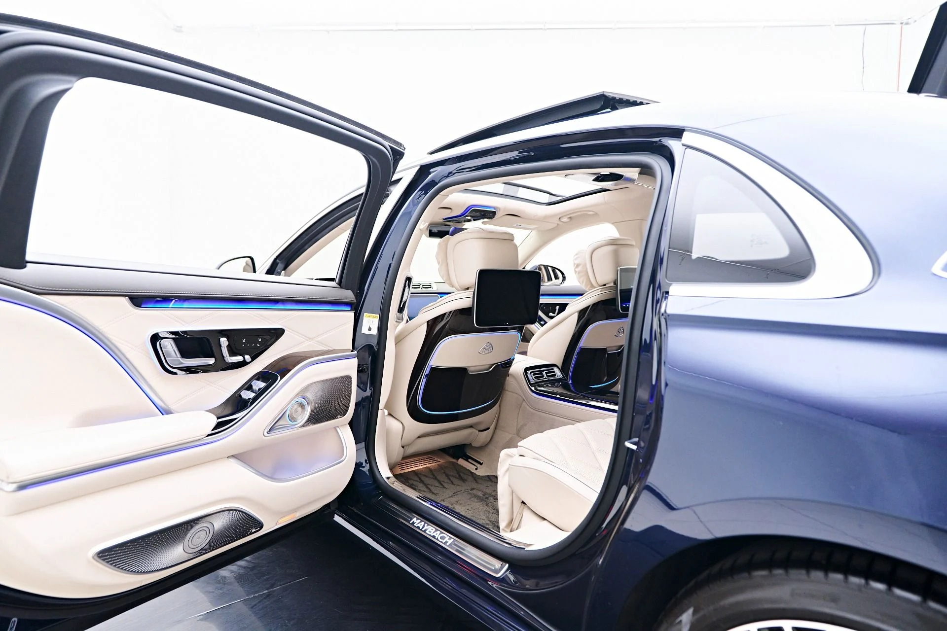 mph039_3419189827_Used_2023_Mercedes_Benz_S_Class_Maybach_S_580_1755633550_afb0023566