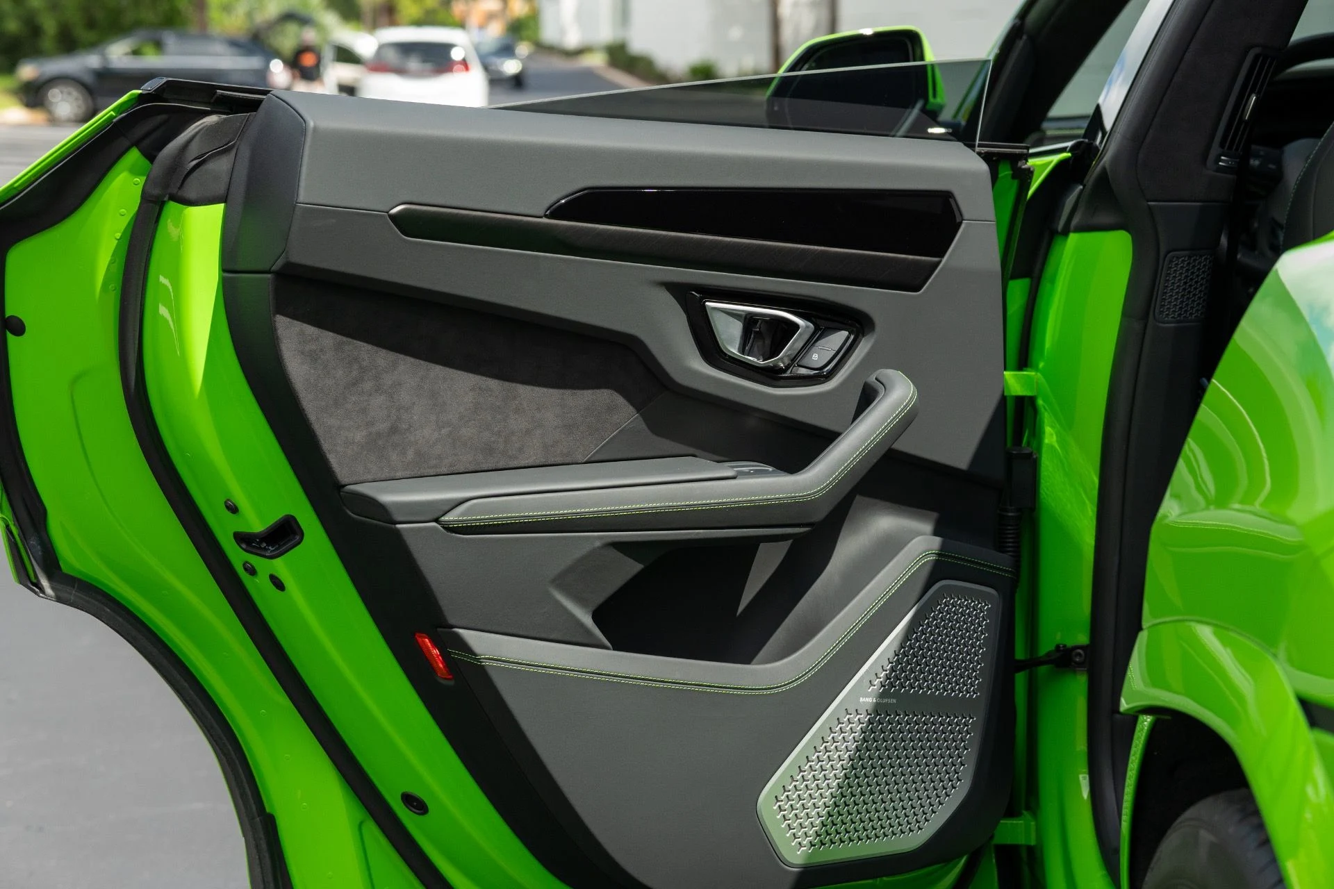 mph039_3420803484_Used_2023_Lamborghini_Urus_S_1758835388_4d8598d7e9
