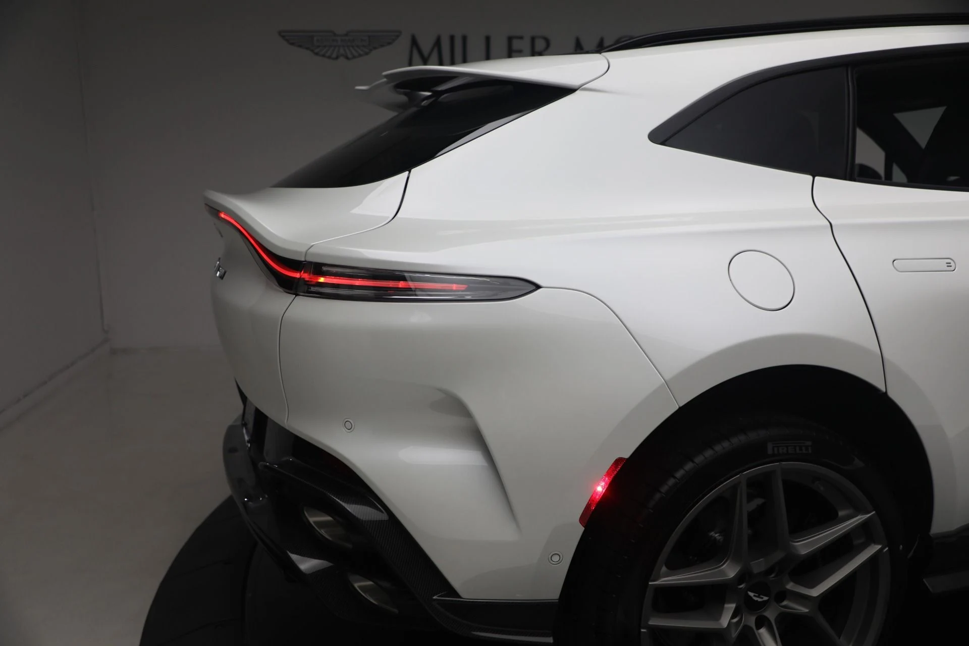 mph039_342835156_New_2026_Aston_Martin_DBX_S_1779888036_5d833e4084