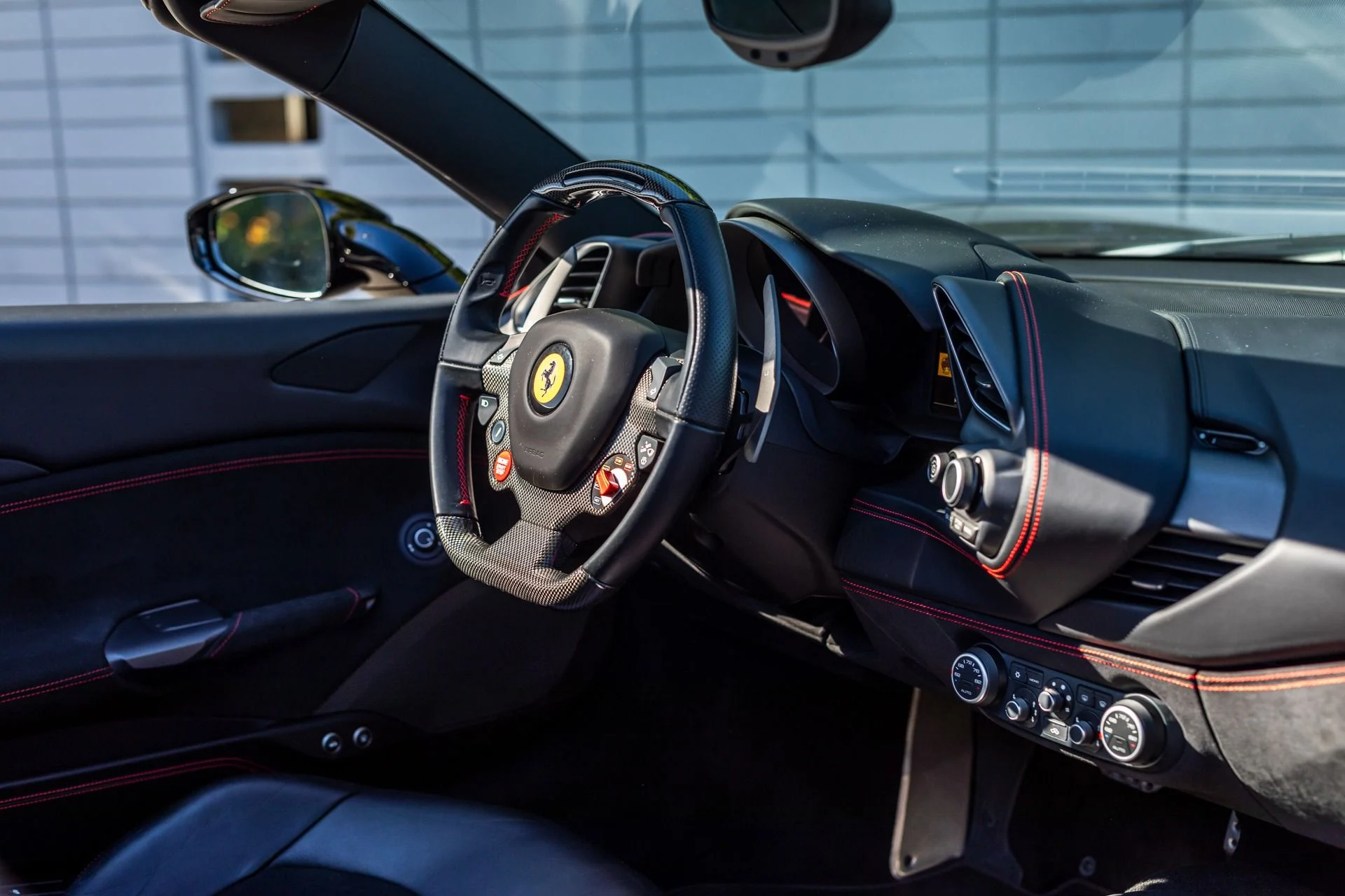 mph039_3429201527_Used_2018_Ferrari_488_Spider_1701972863_27f1fd2bd8