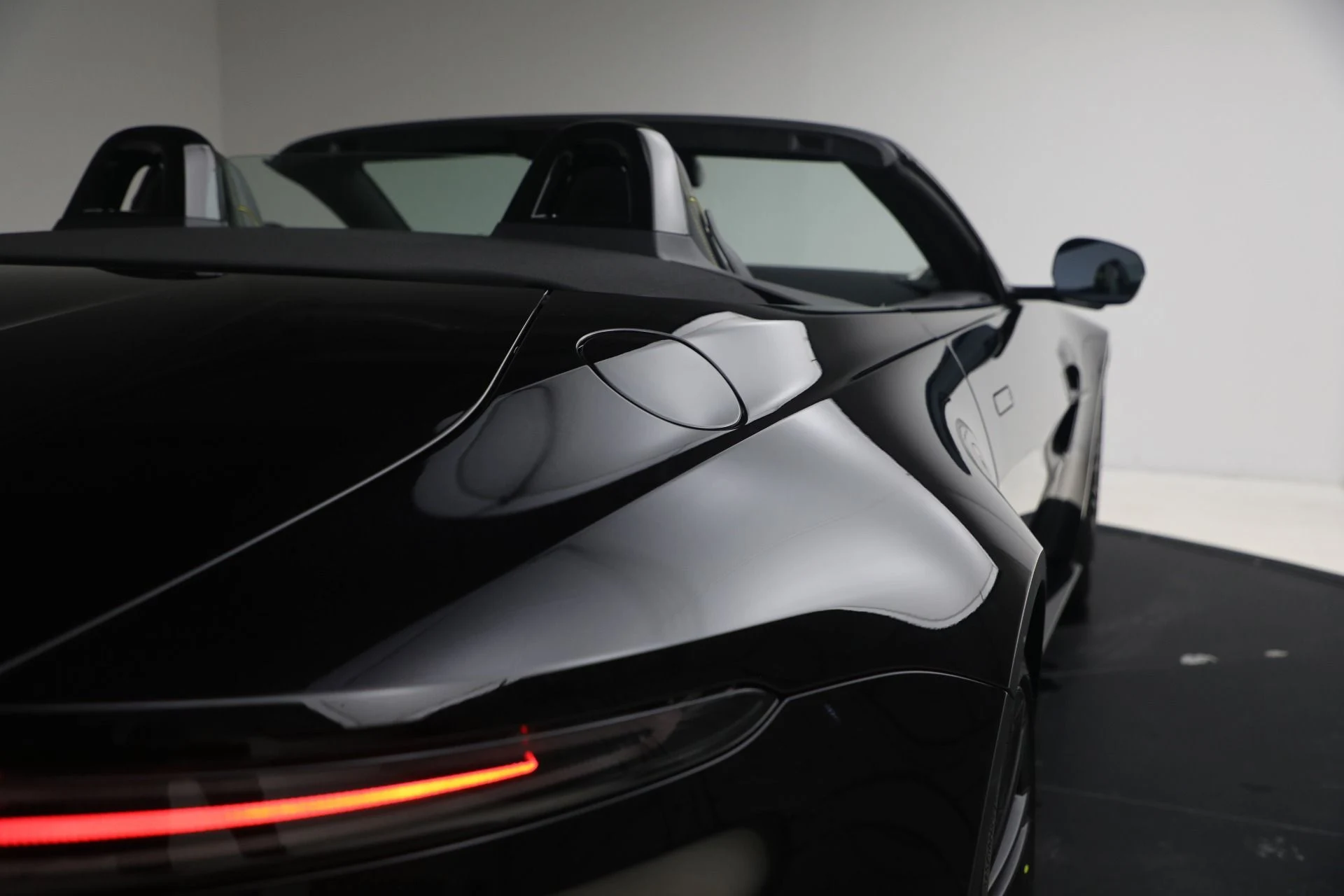 mph039_3444231879_New_2026_Aston_Martin_Vantage_Roadster_1770848101_f139369b22