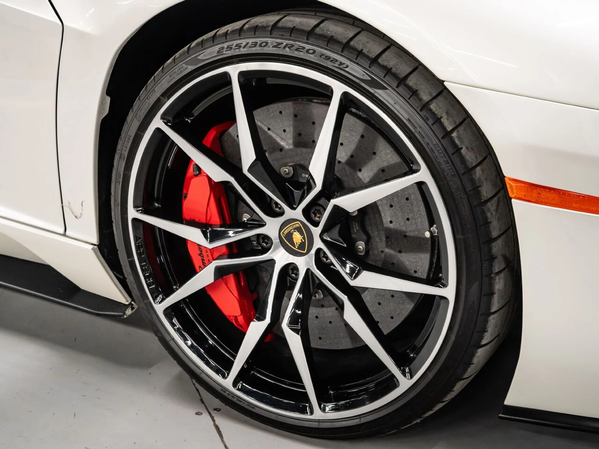 mph039_3446170996_lamborghini_aventador_2017_8abd88c0a5