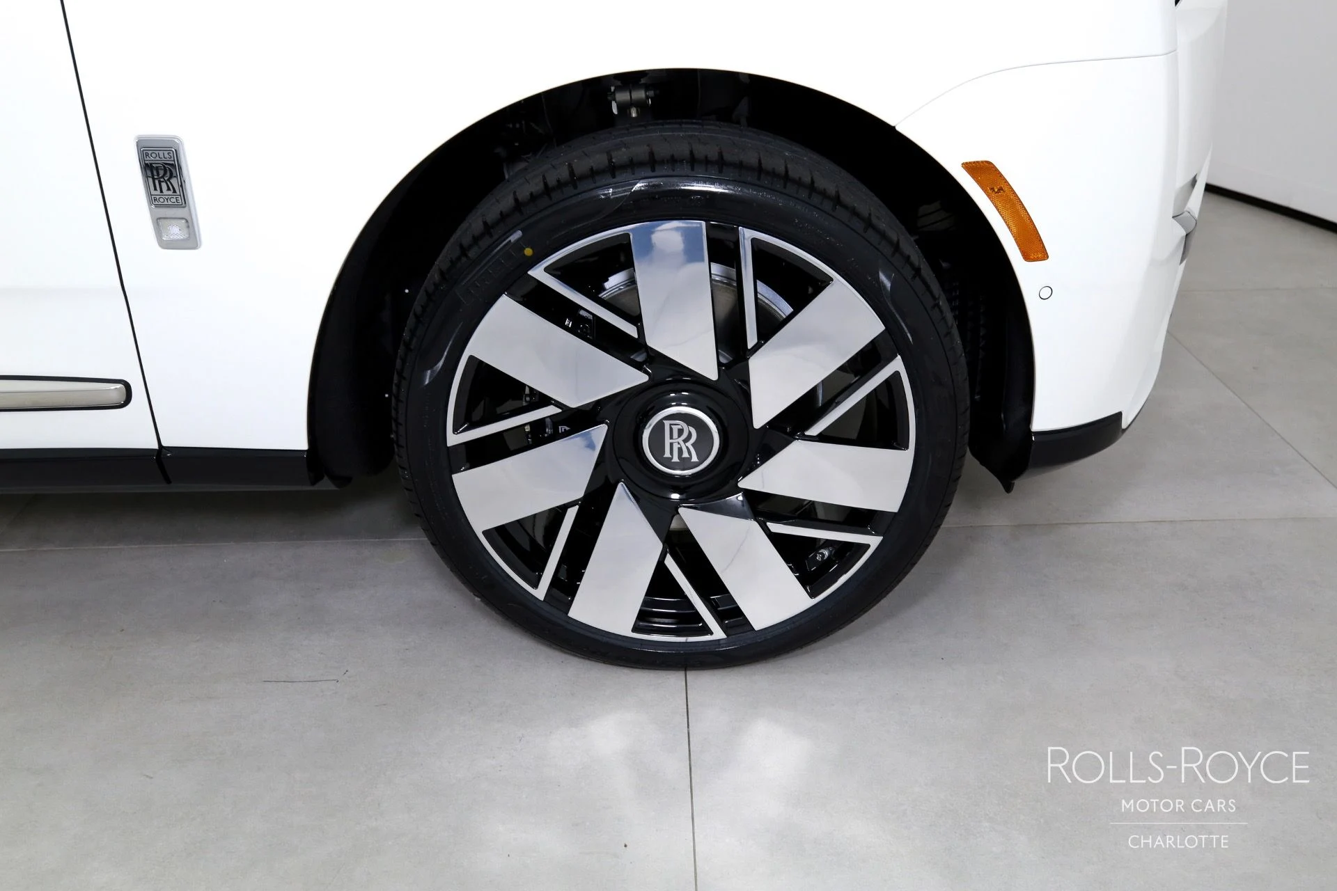 mph039_3457359506_Used_2026_Rolls_Royce_Cullinan_1759509260_025e7af5a6