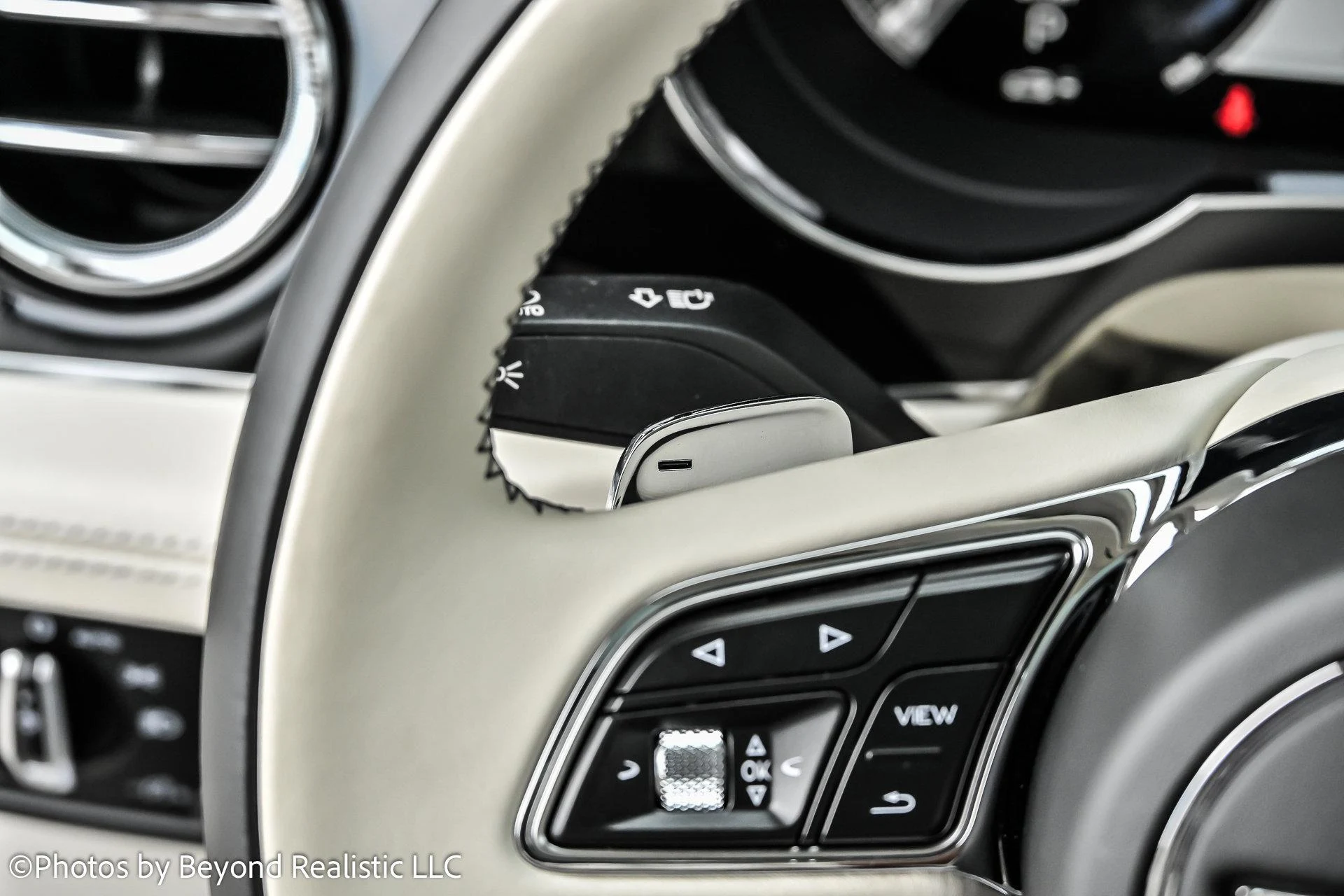 mph039_3467313130_Used_2022_Bentley_Bentayga_V8_Mulliner_Driving_Specification_1755763451_fda0127b6b