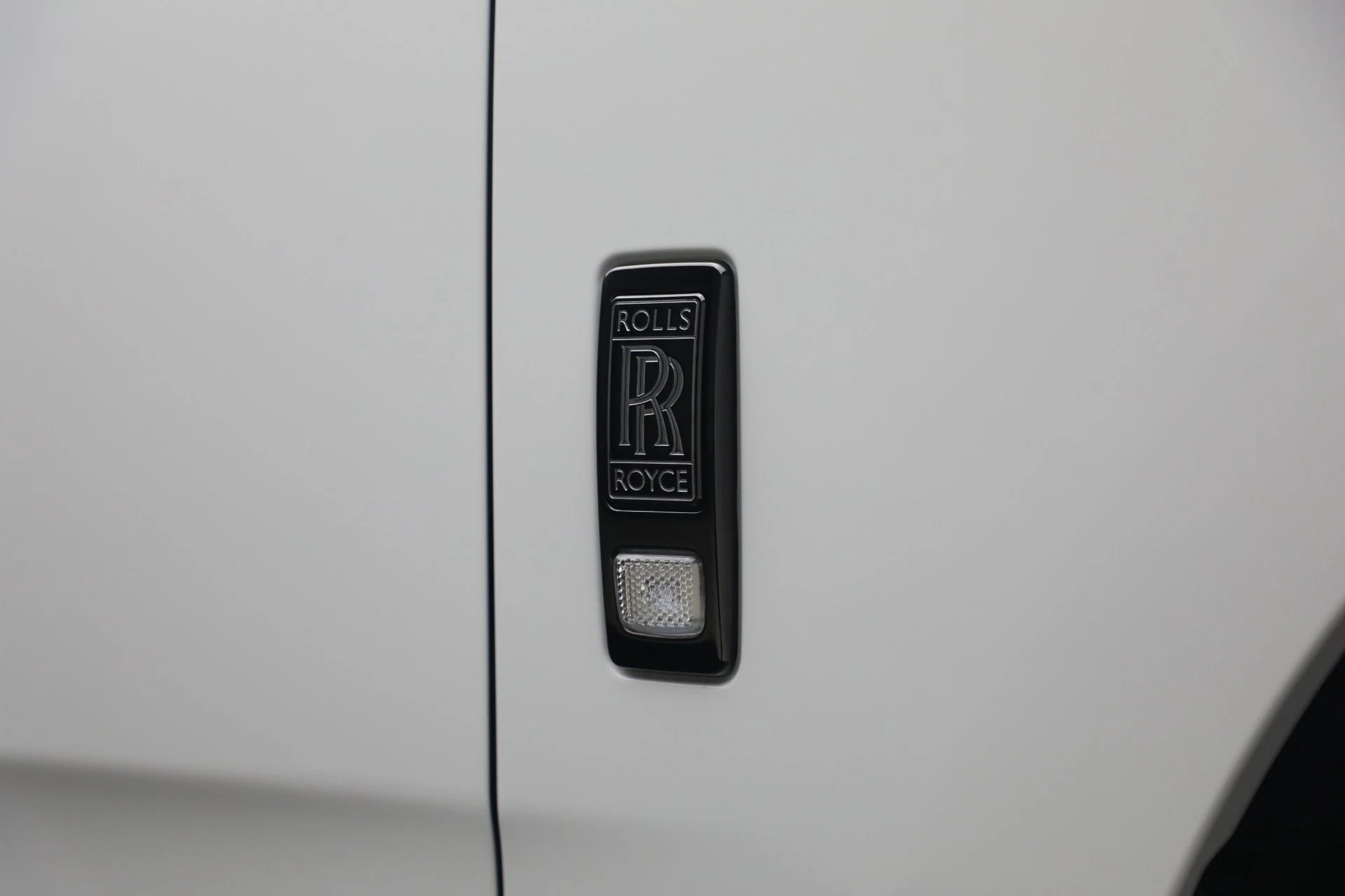 mph039_3469788410_New_2027_Rolls_Royce_Black_Badge_Cullinan_9af3922d02