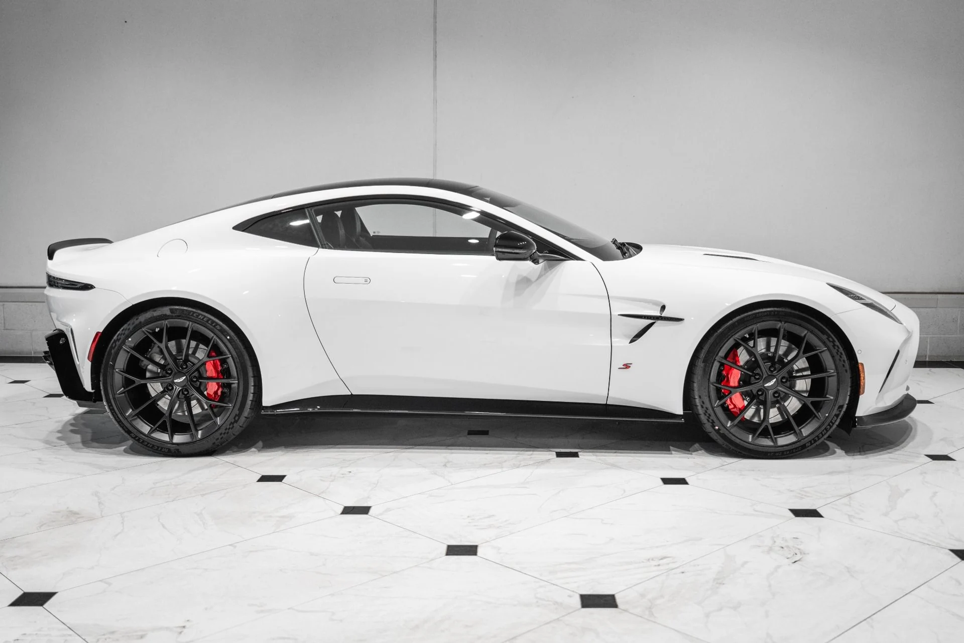 mph039_3475146188_New_2026_Aston_Martin_Vantage_S_1784733238_5fafbaf6b7