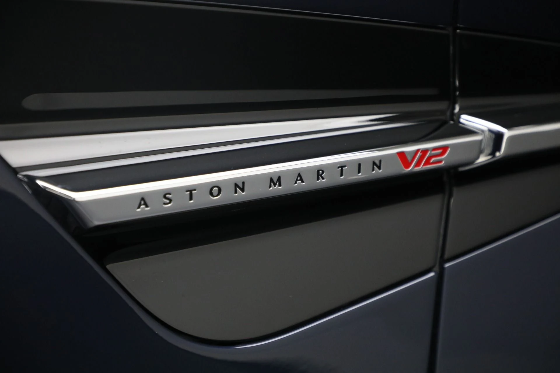 mph039_3482400017_New_2026_Aston_Martin_Vanquish_Volante_1762784369_5fd30af20a