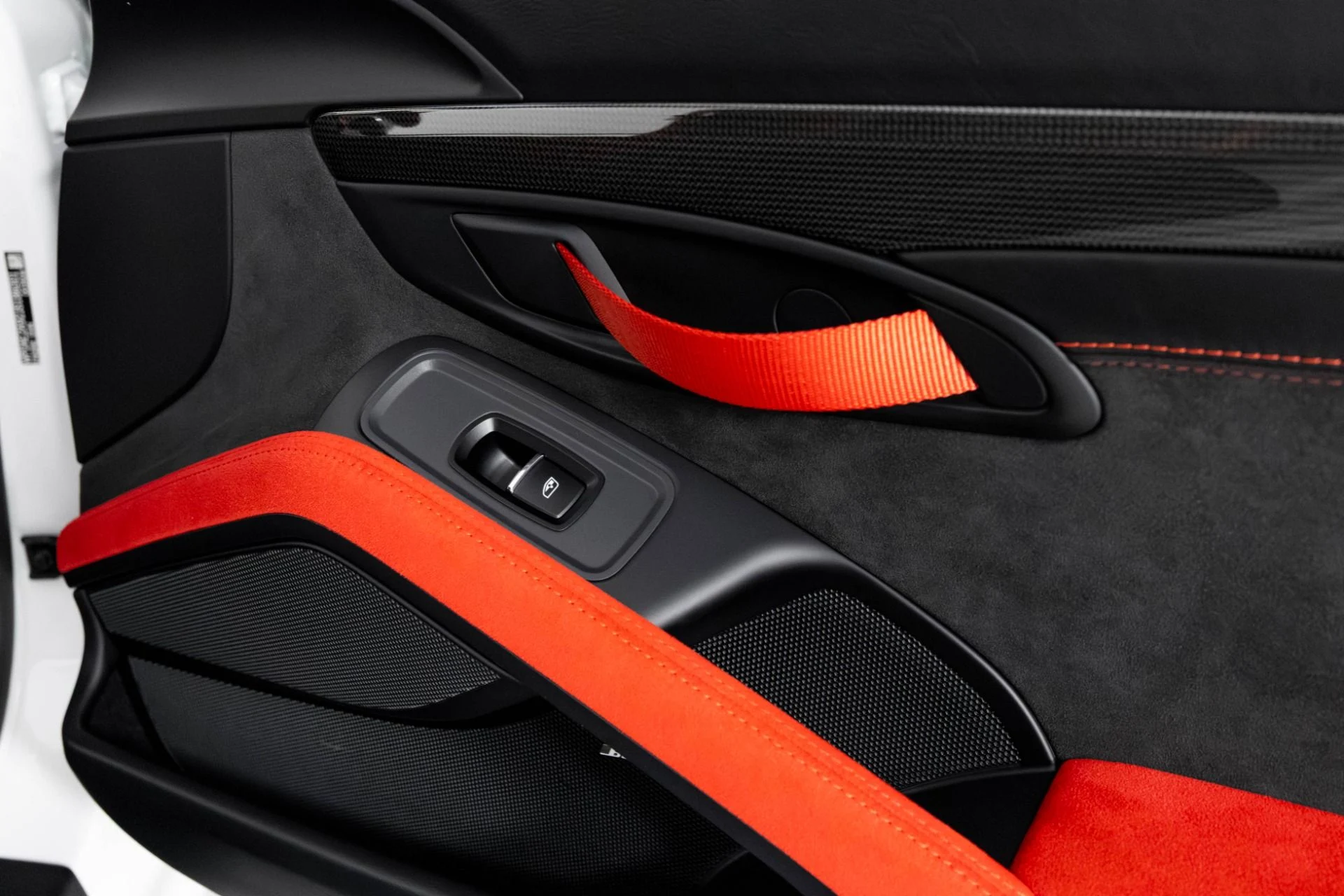 mph039_3485934036_Used_2018_Porsche_911_GT_2_RS_1763508422_2af2a6e525