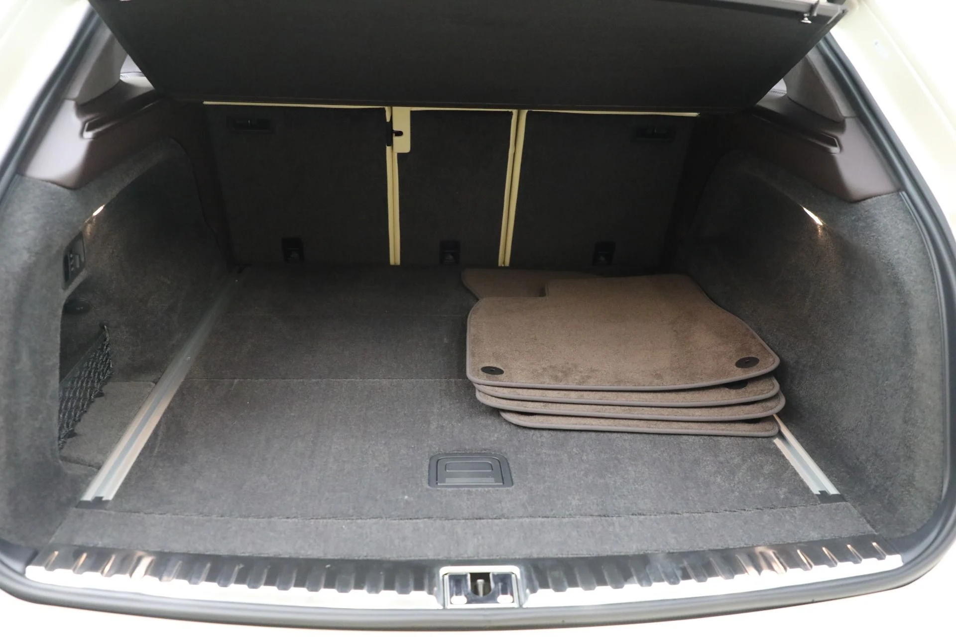 mph039_3501996443_New_2025_Bentley_Bentayga_Azure_V8_224772df70