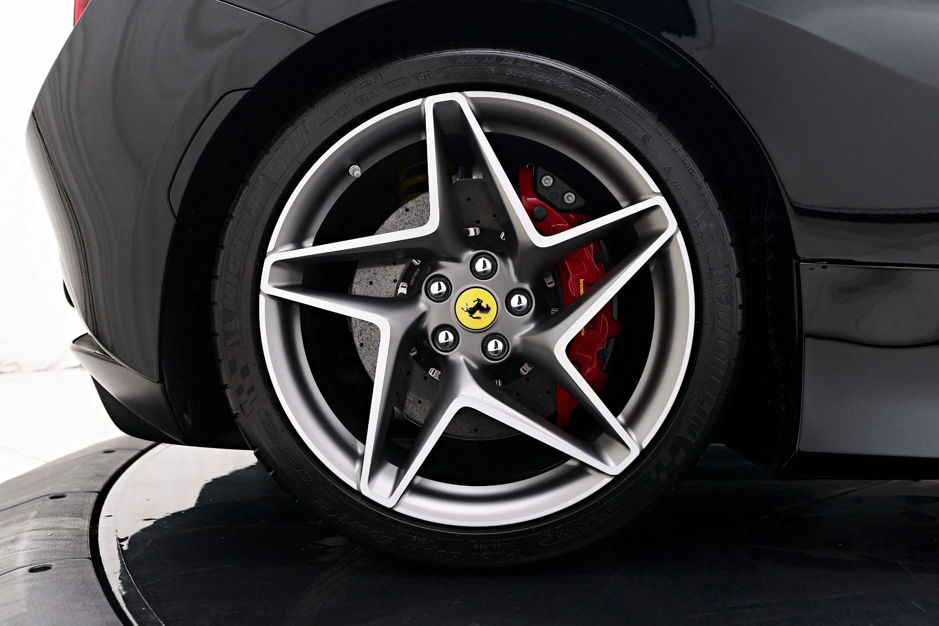 mph039_3525935686_Used_2022_Ferrari_F8_Spider_Base_1757638638_4de942911b