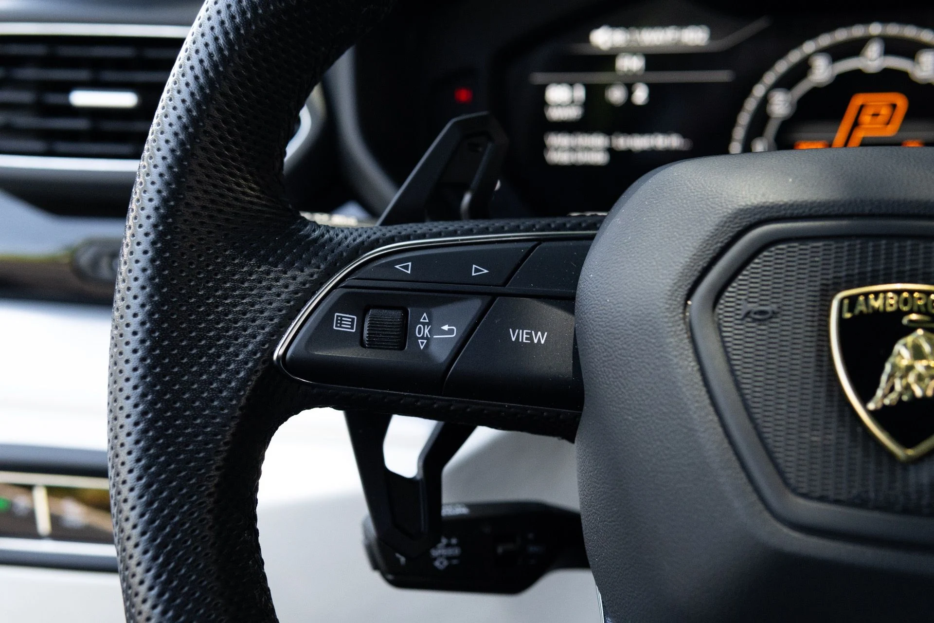 mph039_3527231712_Used_2023_Lamborghini_Urus_S_1780940773_6aaab8efae