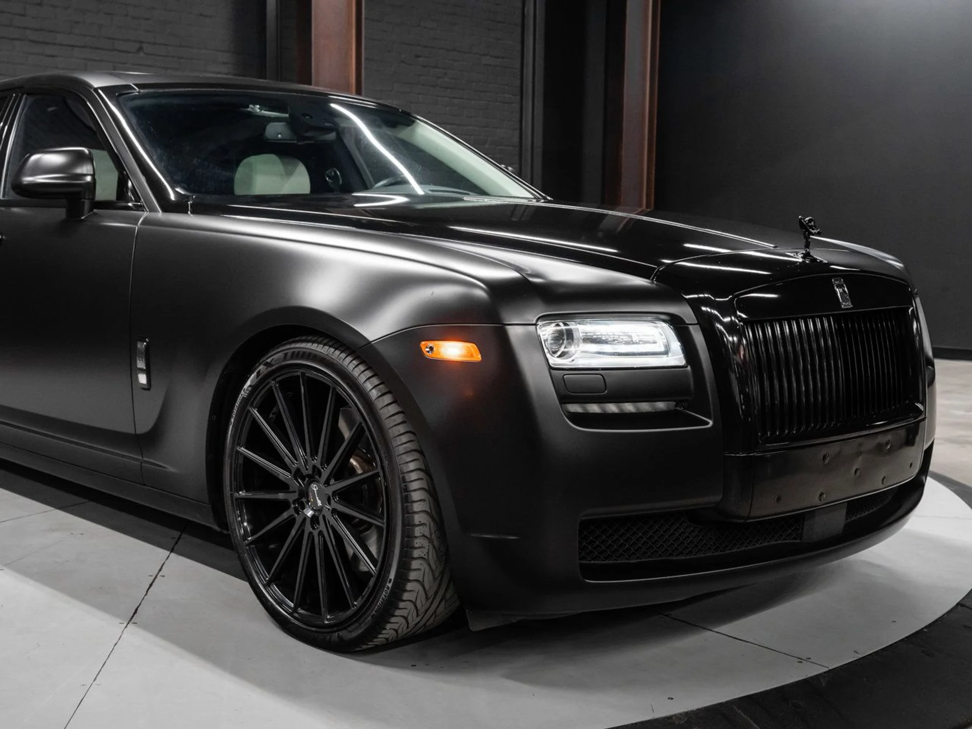 mph039_352935365_rolls_royce_ghost_2012_aca020c4be