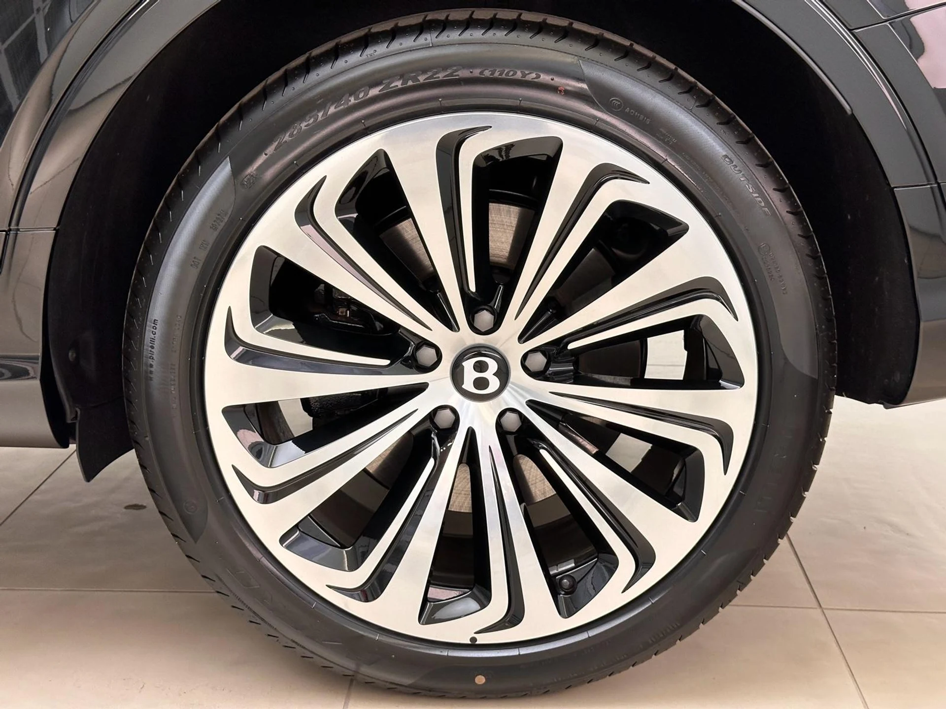 mph039_3537371663_Used_2024_Bentley_Bentayga_V8_1773982924_792a990d59