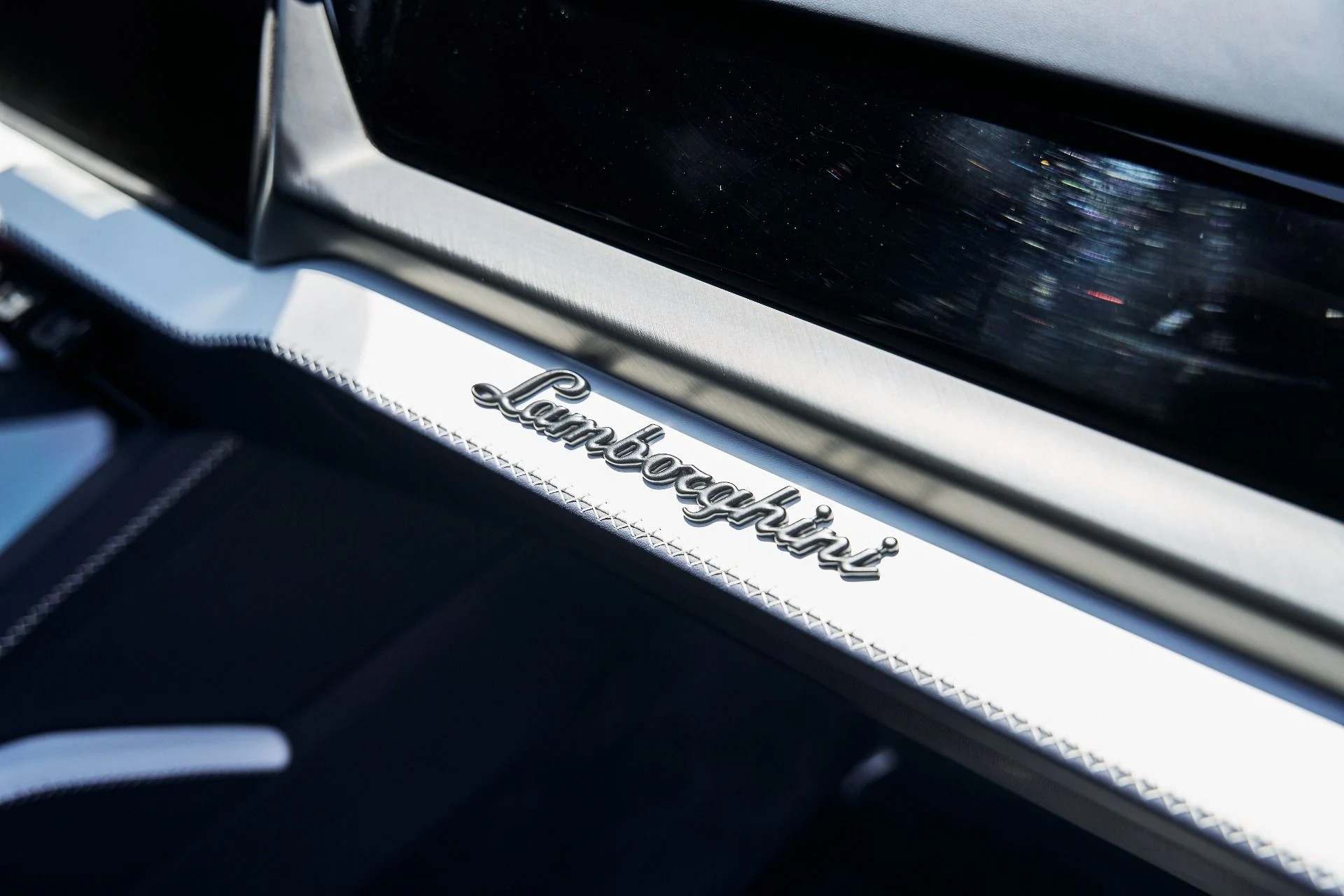 mph039_3539943487_Used_2025_Lamborghini_Urus_SE_1780417788_18e843d104