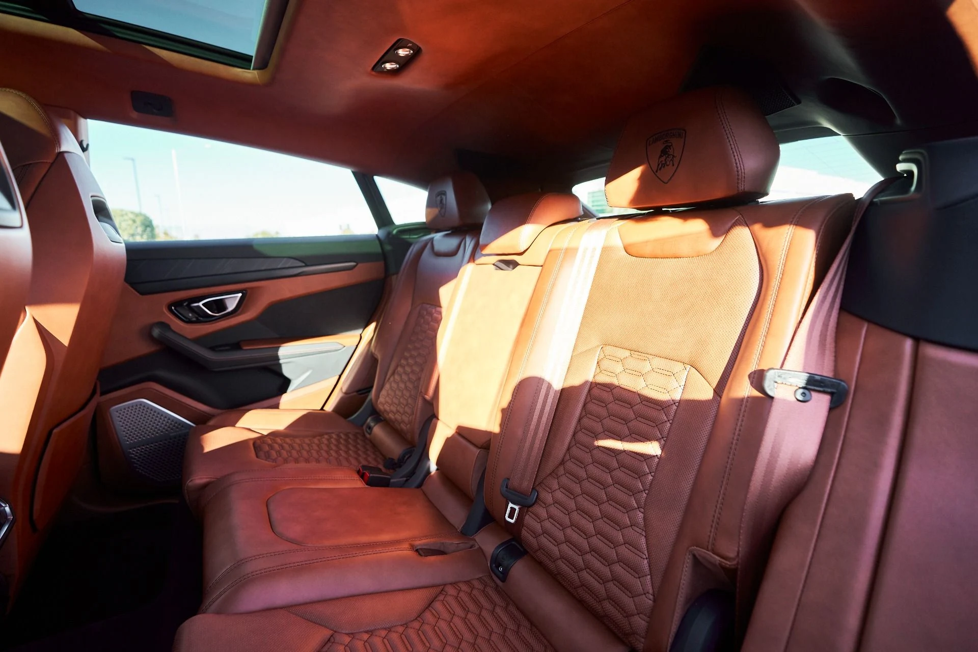 mph039_3544314613_Used_2022_Lamborghini_Urus_1764710479_ce6f1d5183