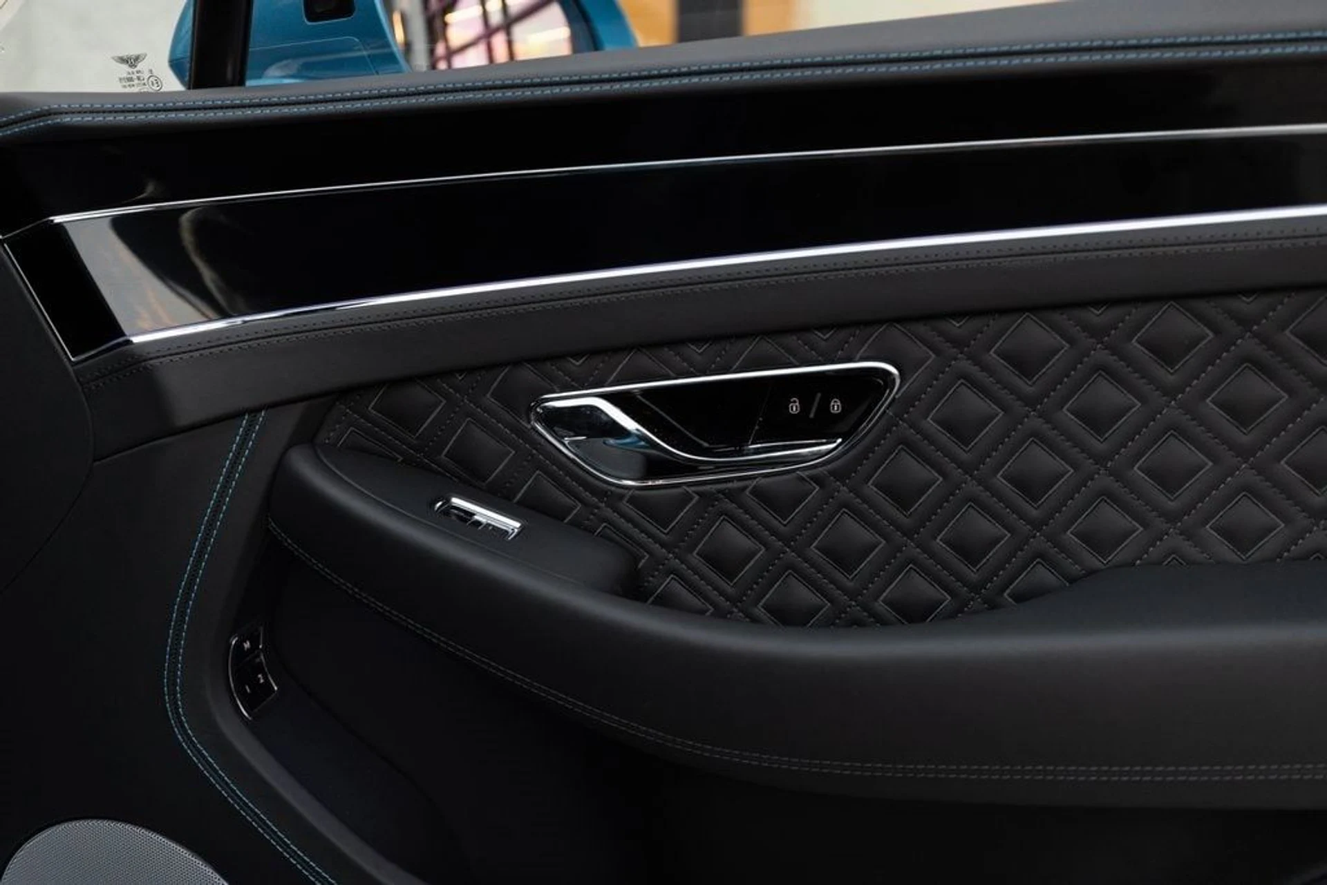 mph039_3552739303_8af483aa2740e926cf99b06a47bc5c6dx_bcfbbb2179