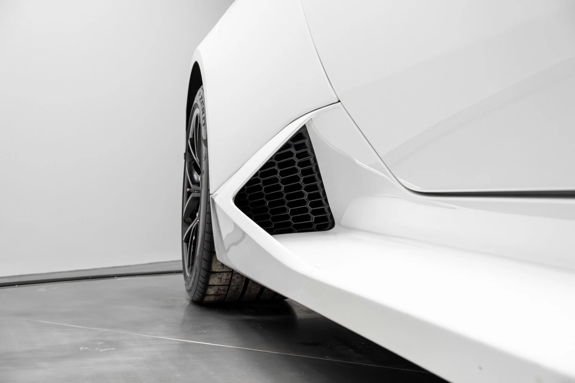 mph039_3555650024_Used_2019_Lamborghini_Huracan_LP_580_2_S_1770412340_cad123bbfc