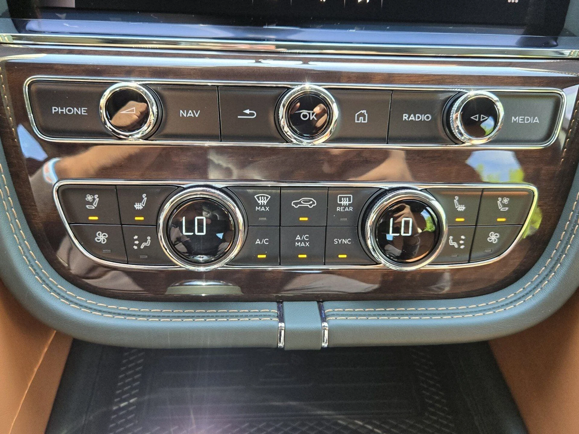 mph039_3558028192_e1a250737ad481bc5633ffa5fe010a45x_eb93248d74