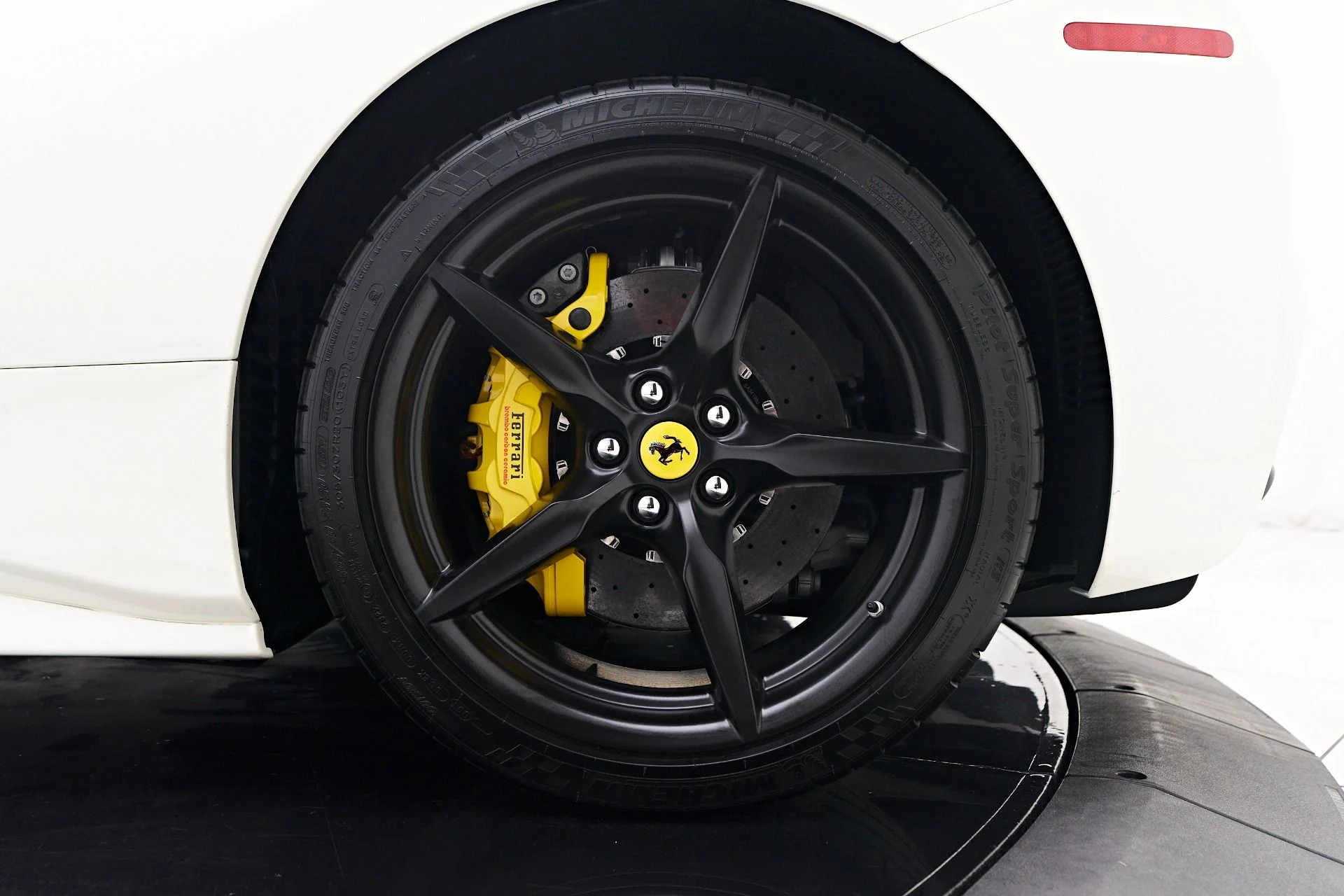 mph039_3561352208_Used_2019_Ferrari_488_Spider_Base_1748546084_219ceed7e5