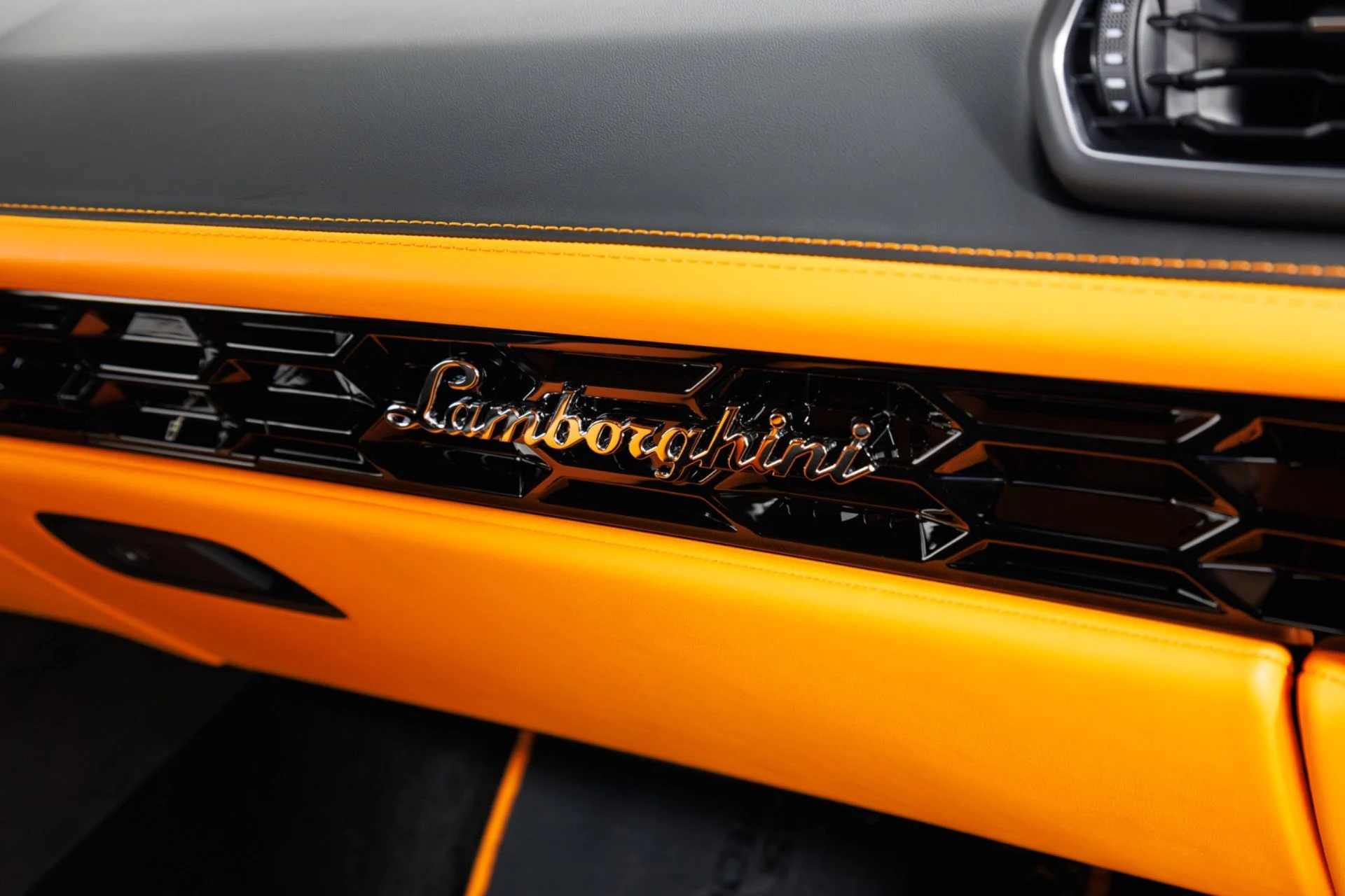 mph039_356242311_Used_2023_Lamborghini_Huracan_Tecnica_1784830843_4c841e590f