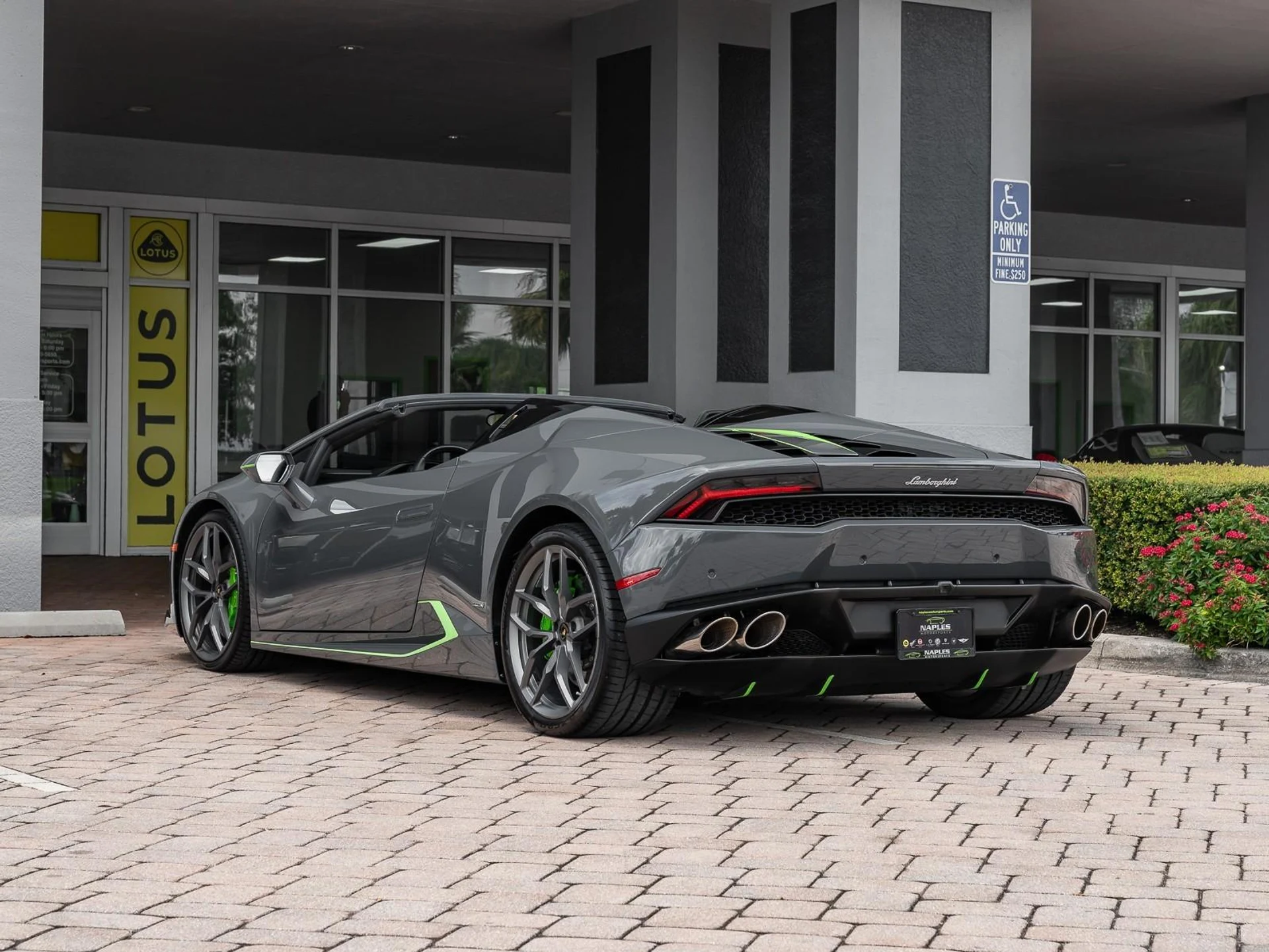 mph039_3563512970_Used_2016_Lamborghini_Huracan_LP_610_4_Spyder_1756498282_251410b71e