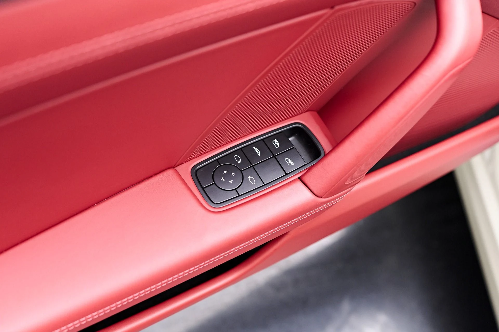 mph039_3565392109_Used_2022_Porsche_911_Carrera_S_1759192891_0477f2d94e