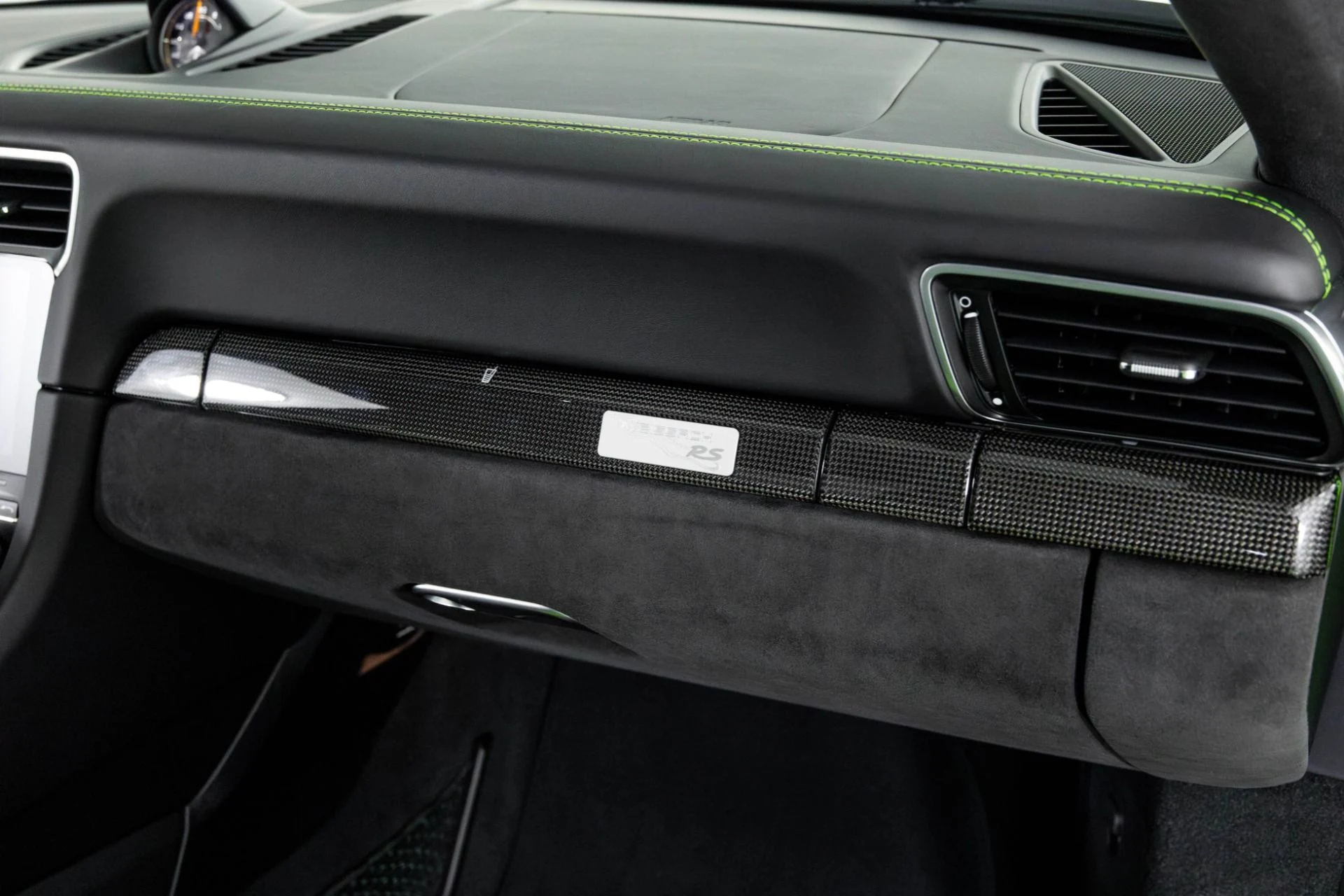 mph039_3566961288_Used_2019_Porsche_911_GT_3_RS_1763595288_78647b1f44