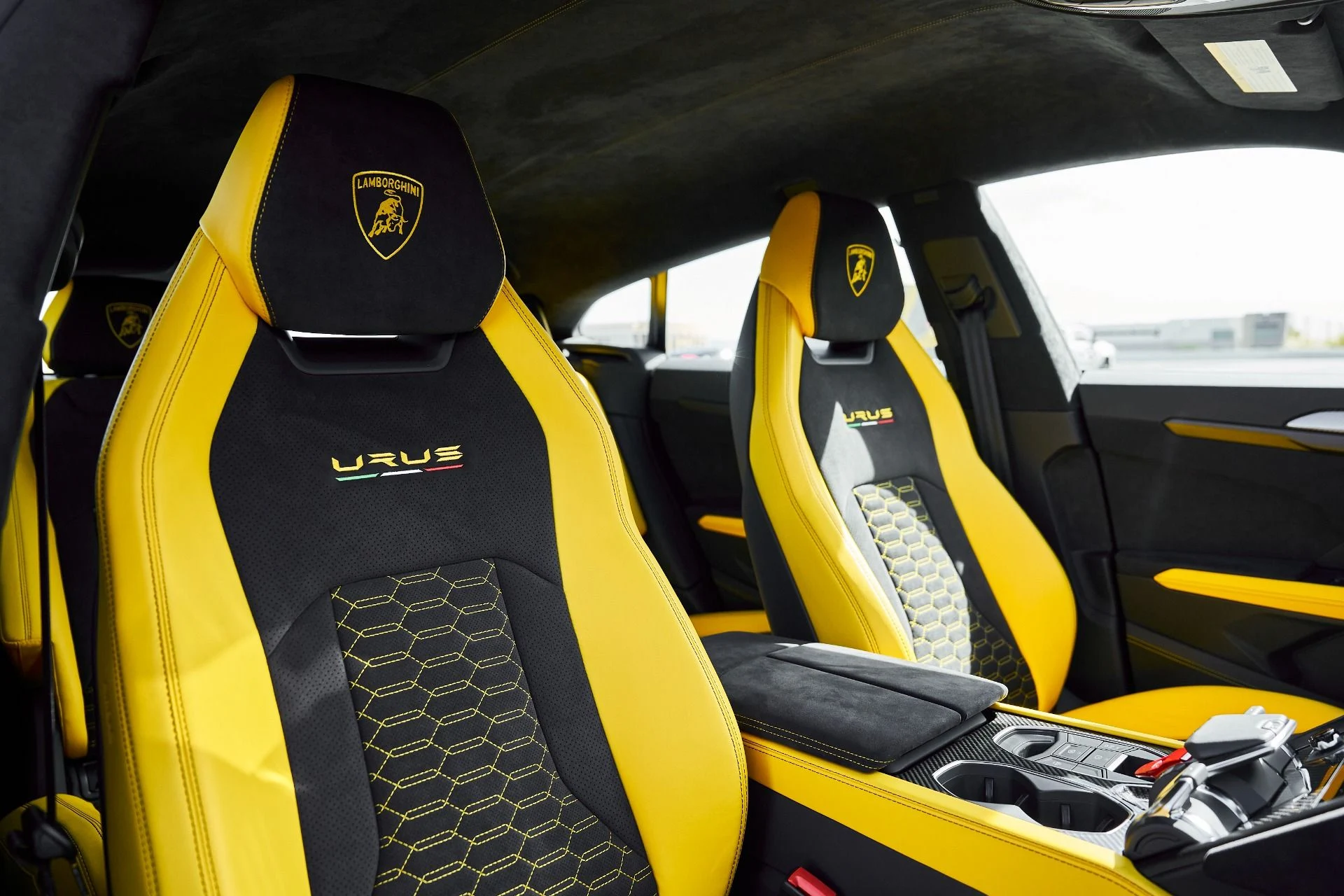 mph039_3574684777_Used_2021_Lamborghini_Urus_Pearl_Capsule_1772843507_fd4fc7913a