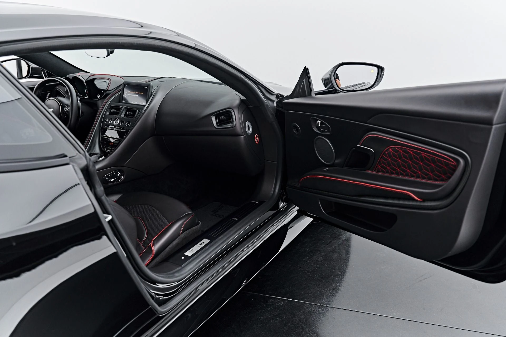 mph039_3576842062_Used_2019_Aston_Martin_DBS_Superleggera_1791337472_6959c3e4d6