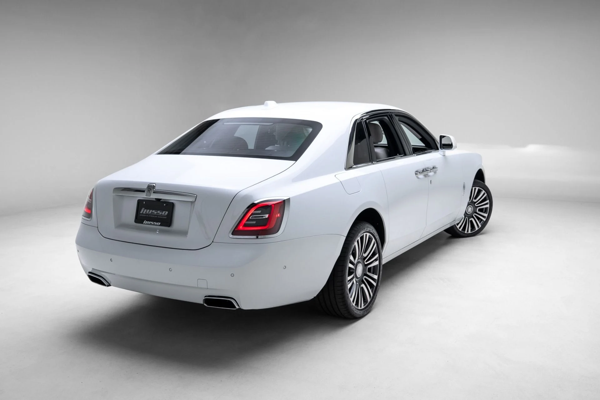 mph039_3586340366_Used_2022_Rolls_Royce_Ghost_1775153178_46310bf706