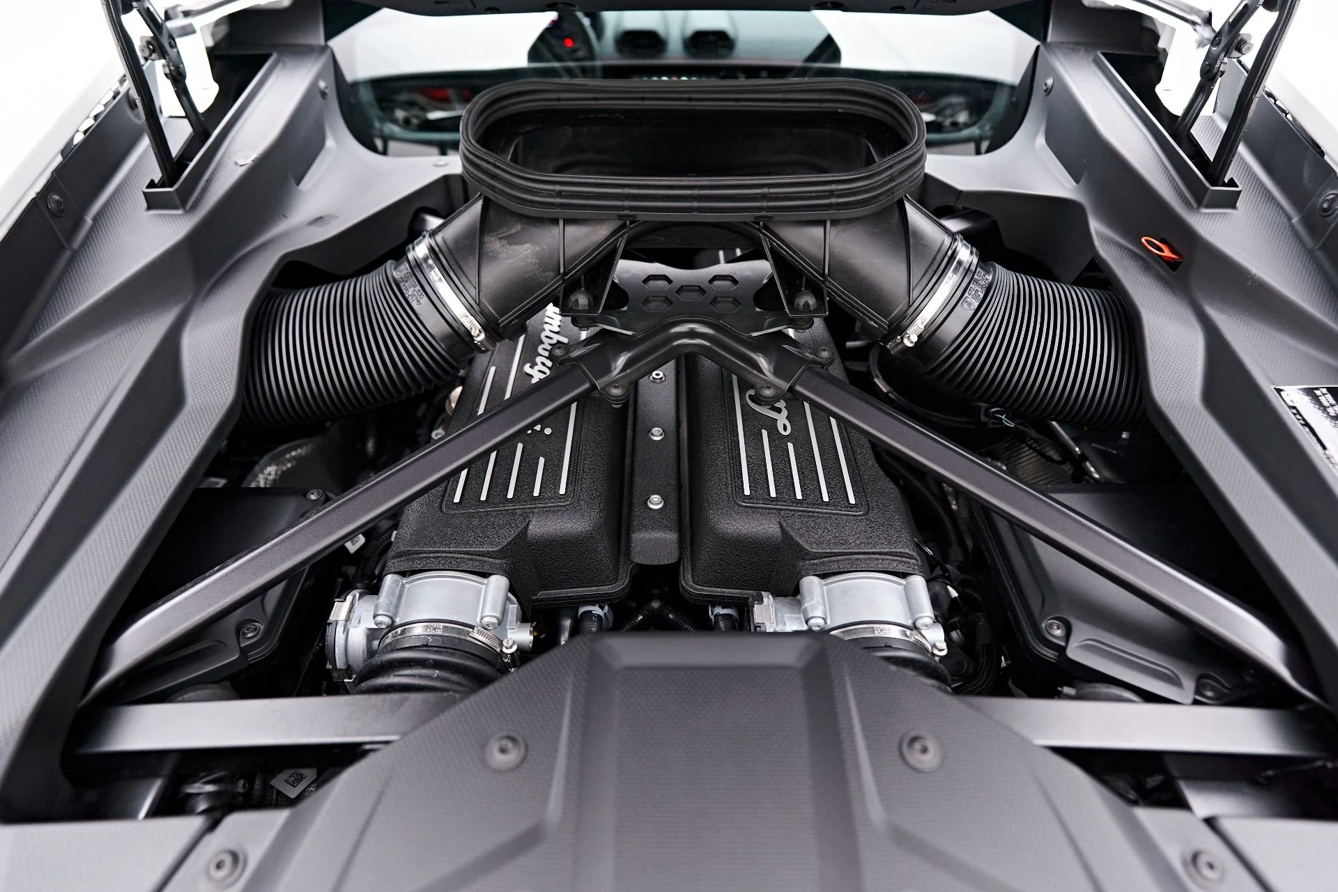 mph039_3590918004_Used_2023_Lamborghini_Huracan_Sterrato_Base_1708481025_0ff641b39d
